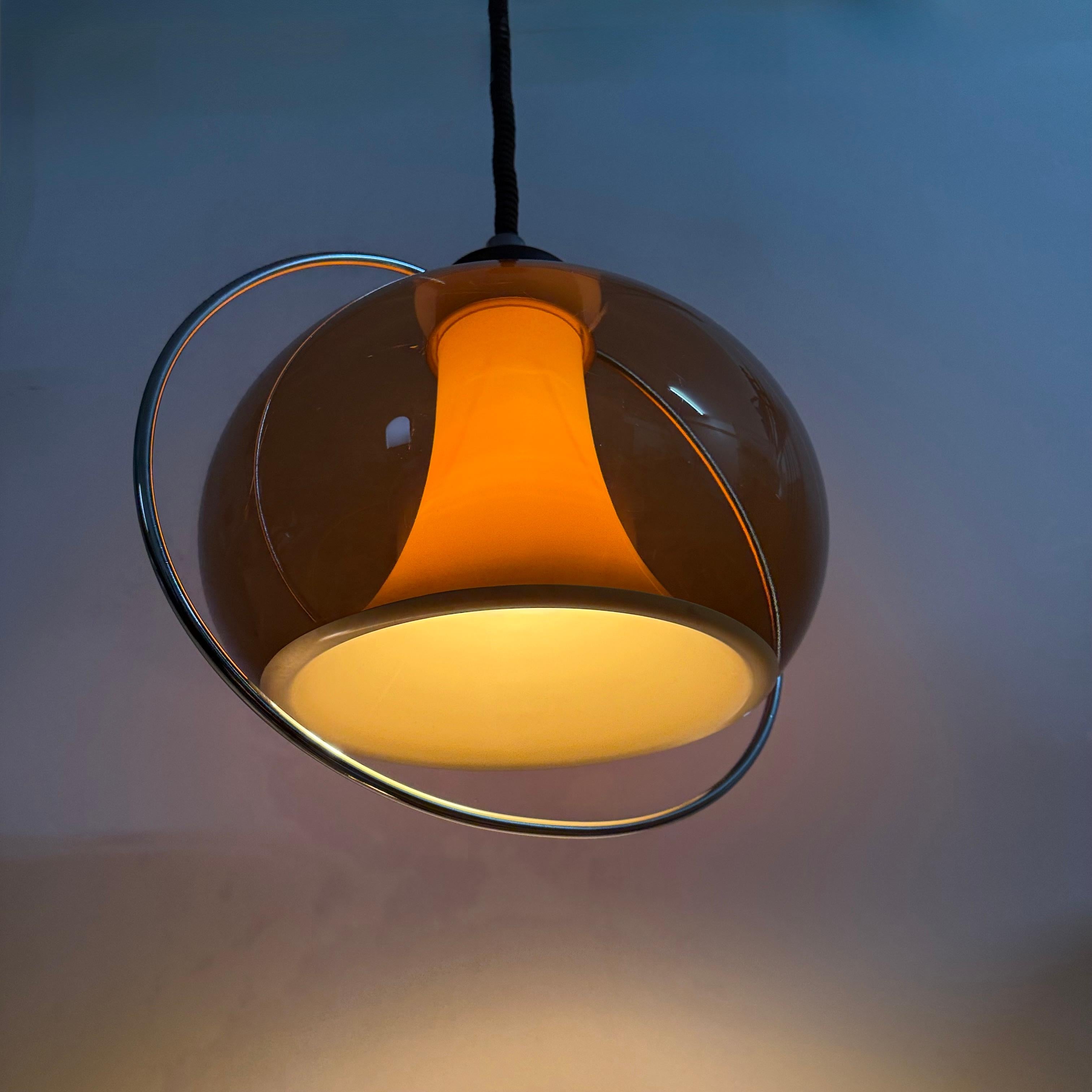 Lampe suspendue de l'ère spatiale, 1970 en vente 6