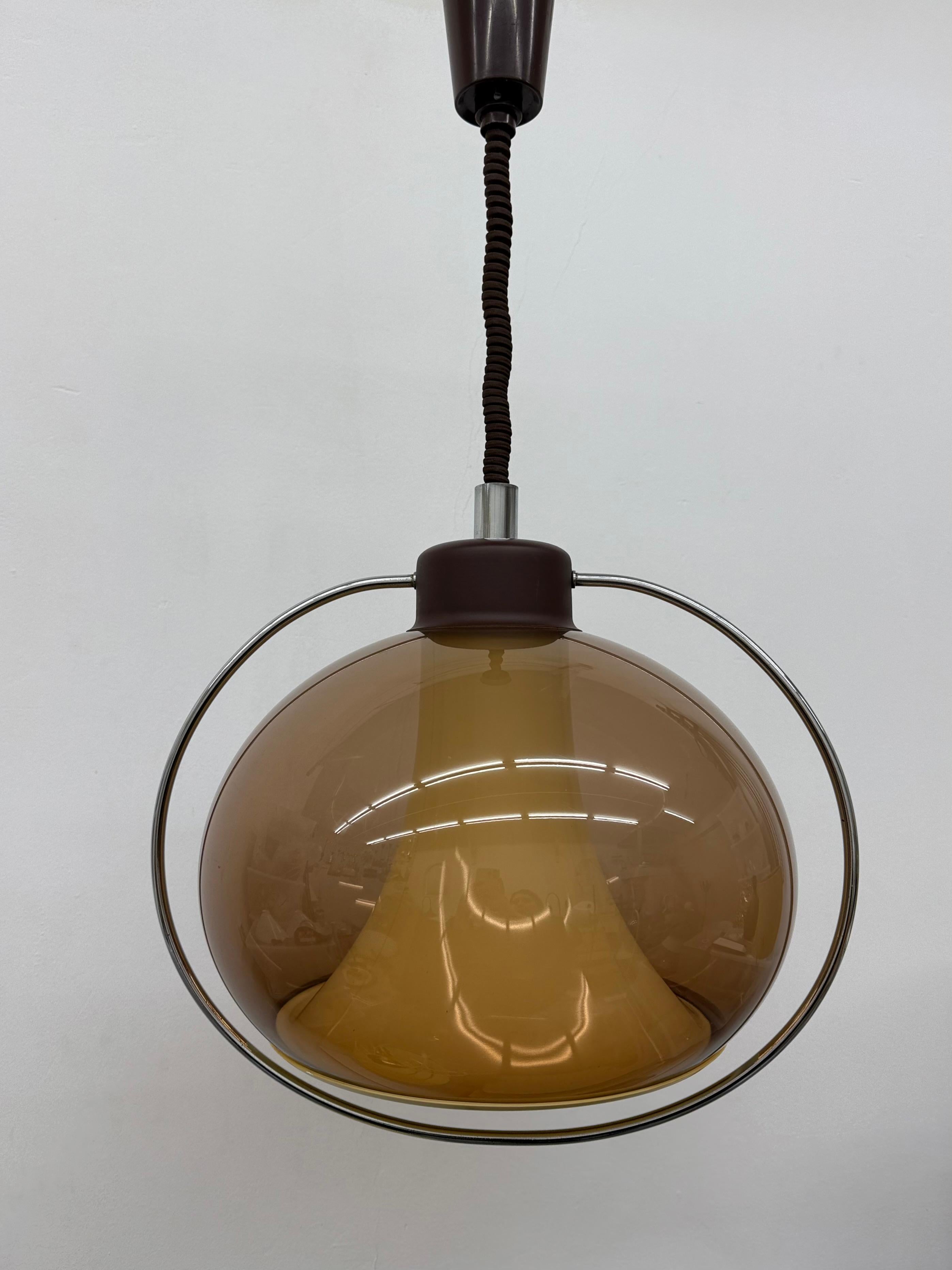 Lampe suspendue de l'ère spatiale, 1970 en vente 13