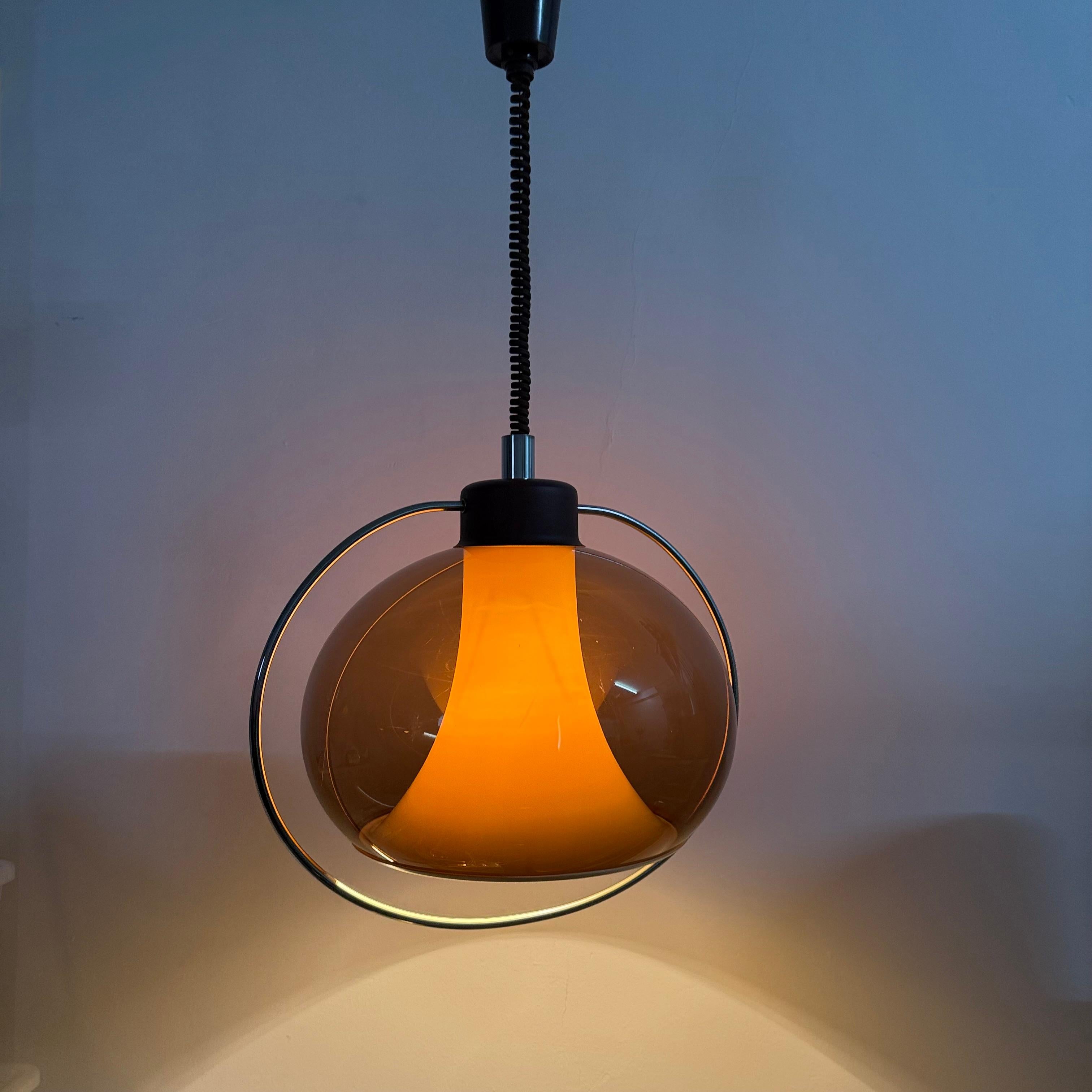 Mid-Century Modern Lampe suspendue de l'ère spatiale, 1970 en vente
