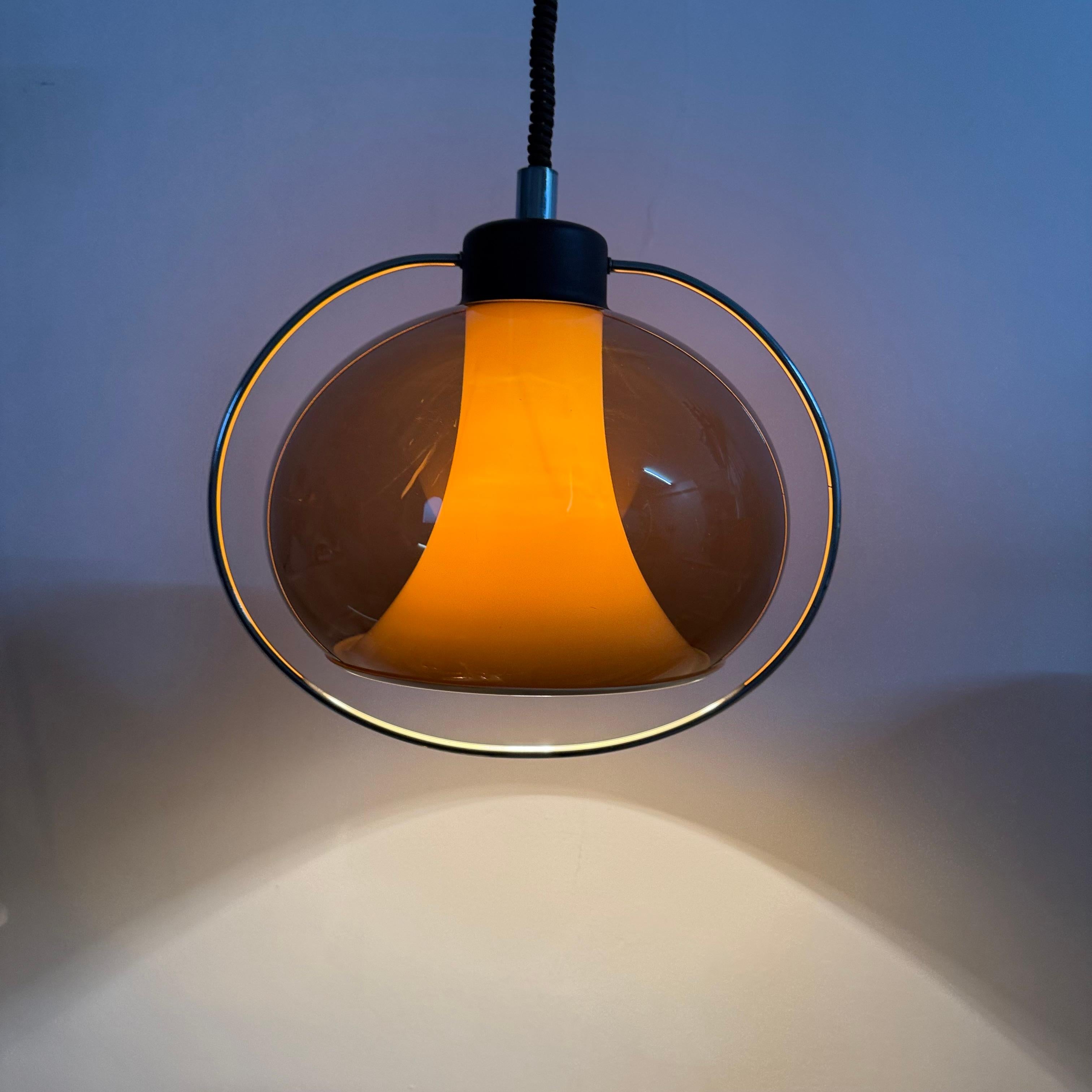 Lampe suspendue de l'ère spatiale, 1970 Bon état - En vente à Delft, NL