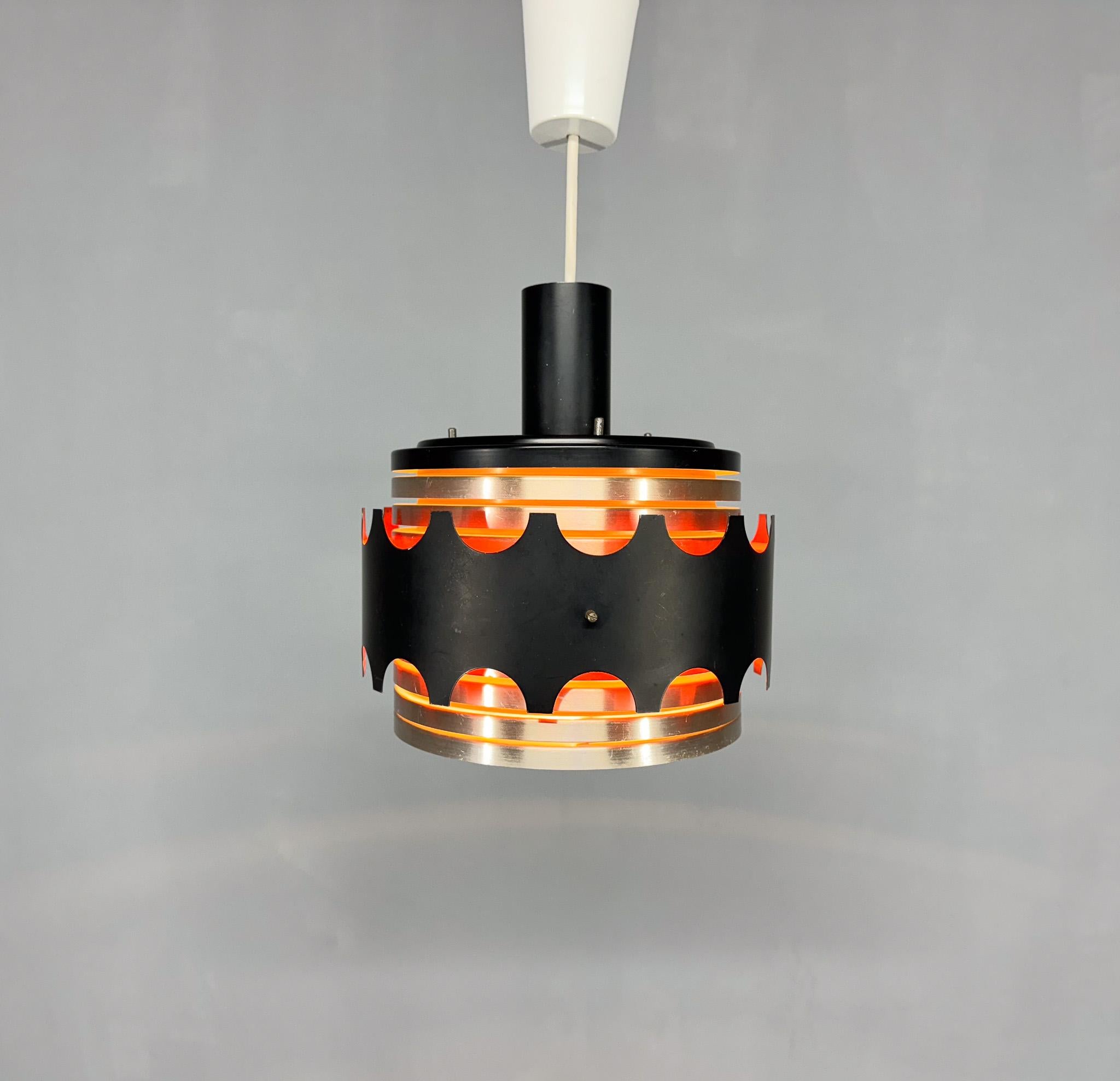 Métal Lampe suspendue de l'ère spatiale VEB Leuchten, Allemagne, 1970 en vente