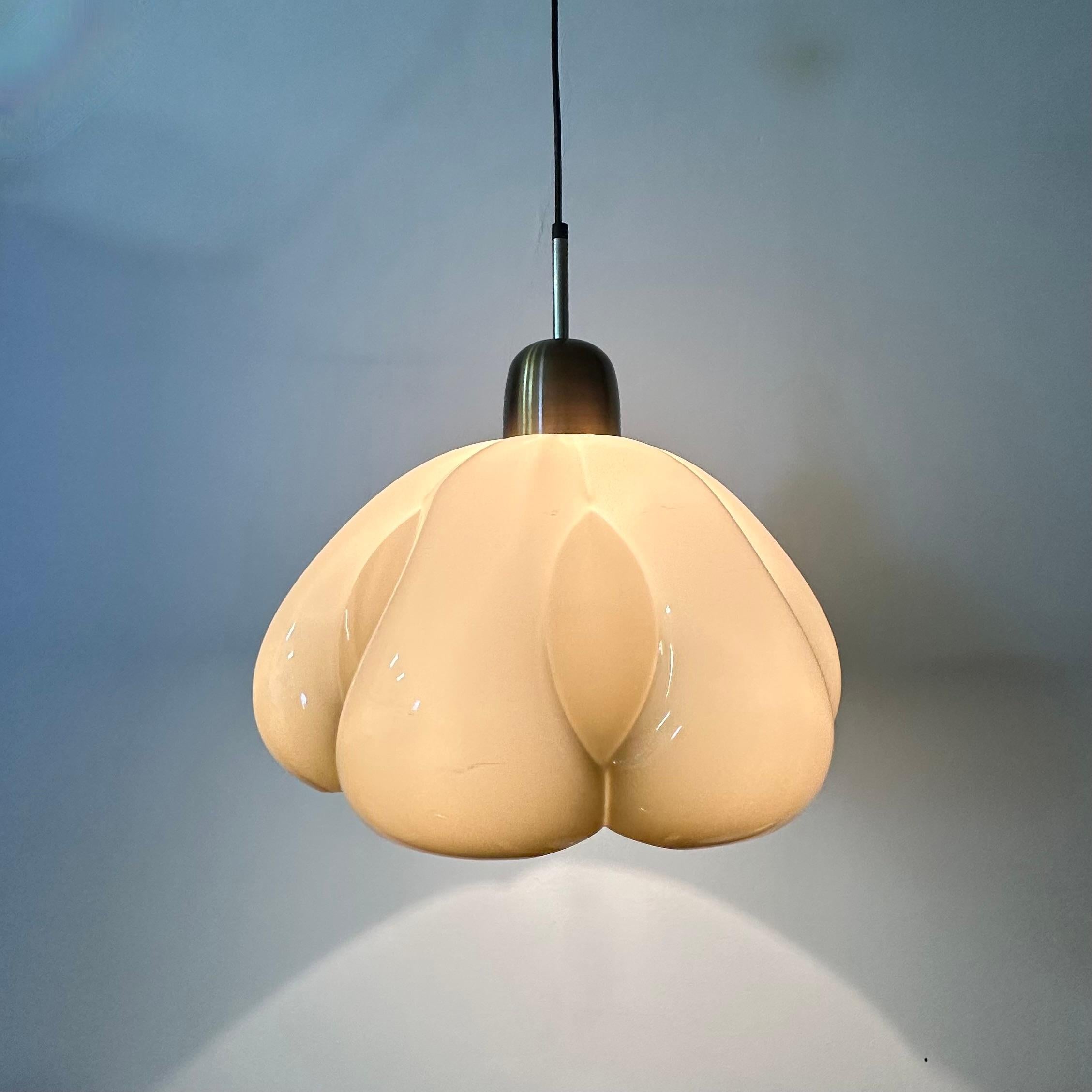 Lampada a sospensione a fungo A Space, anni '70 in vendita 4
