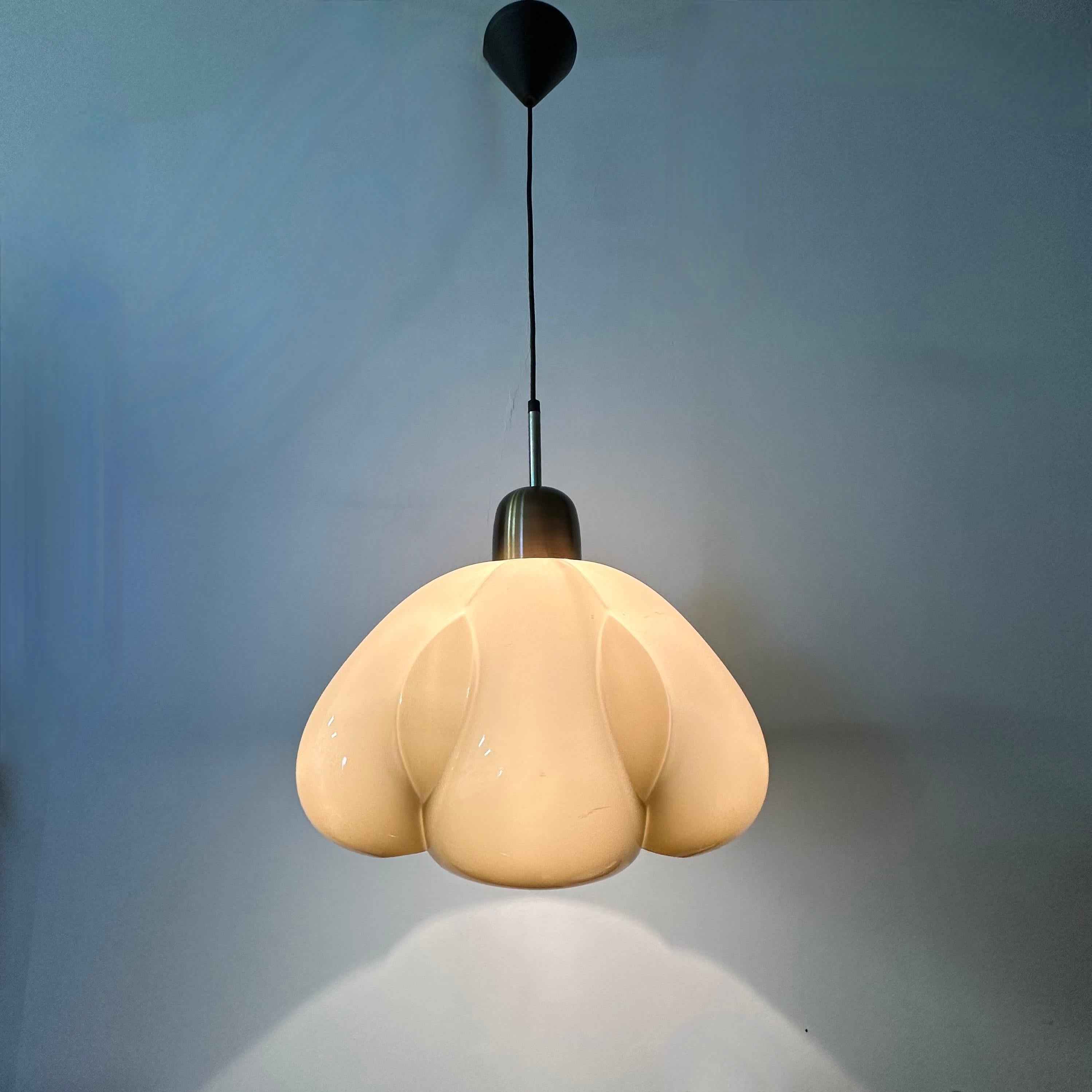 Lampada a sospensione a fungo A Space, anni '70 in vendita 5