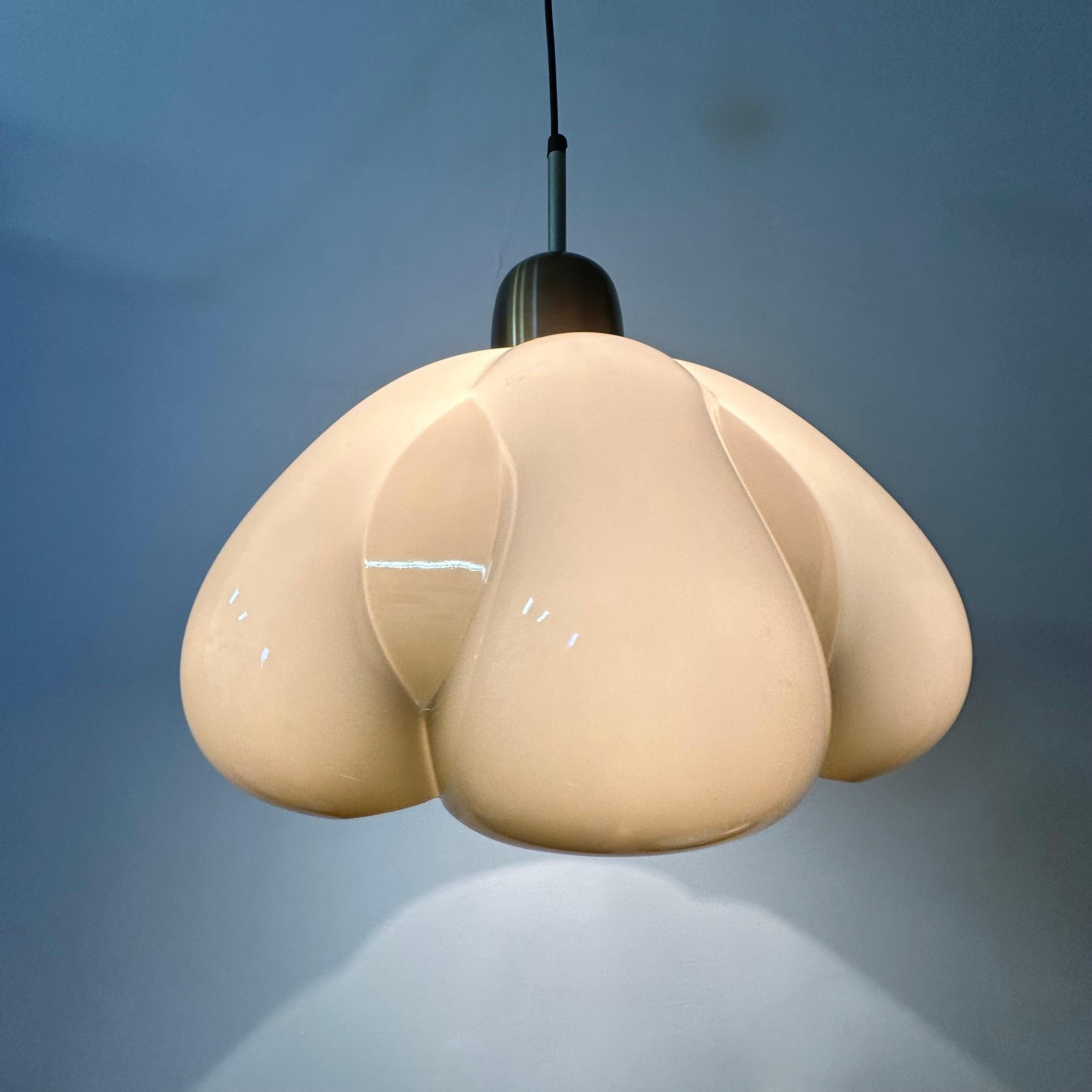 Lampada a sospensione a fungo A Space, anni '70 In condizioni buone in vendita a Delft, NL