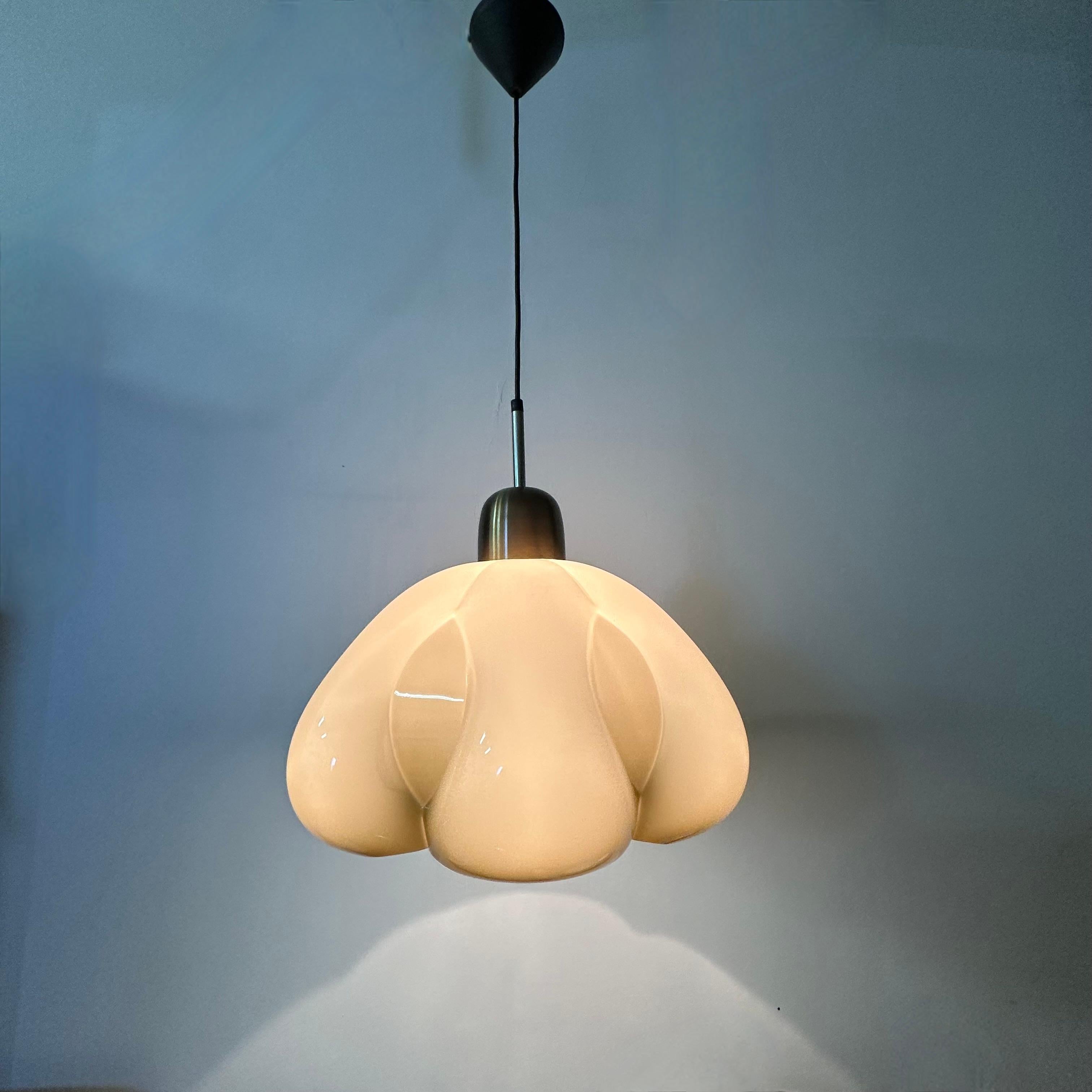 Plastica Lampada a sospensione a fungo A Space, anni '70 in vendita