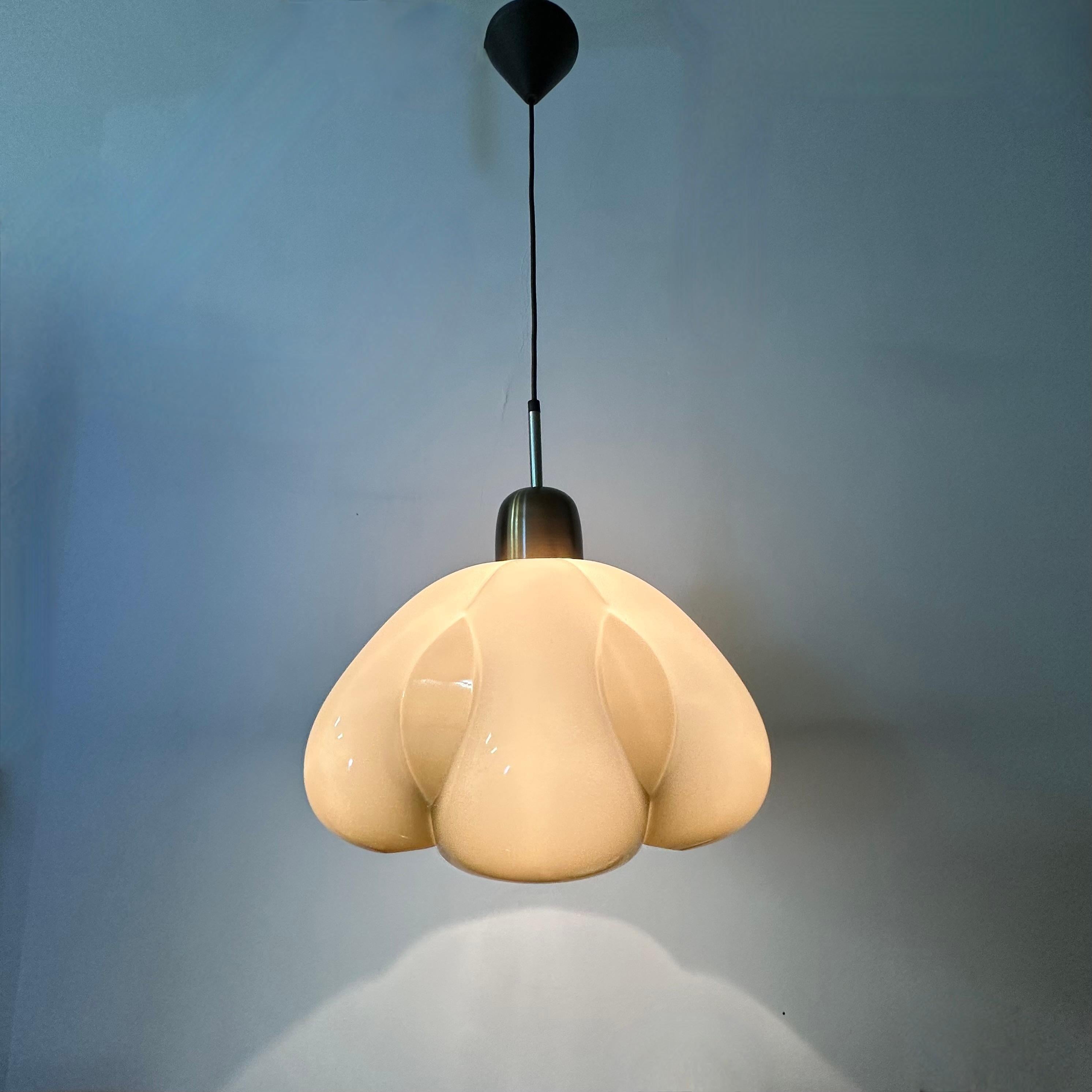 Lampada a sospensione a fungo A Space, anni '70 in vendita 2