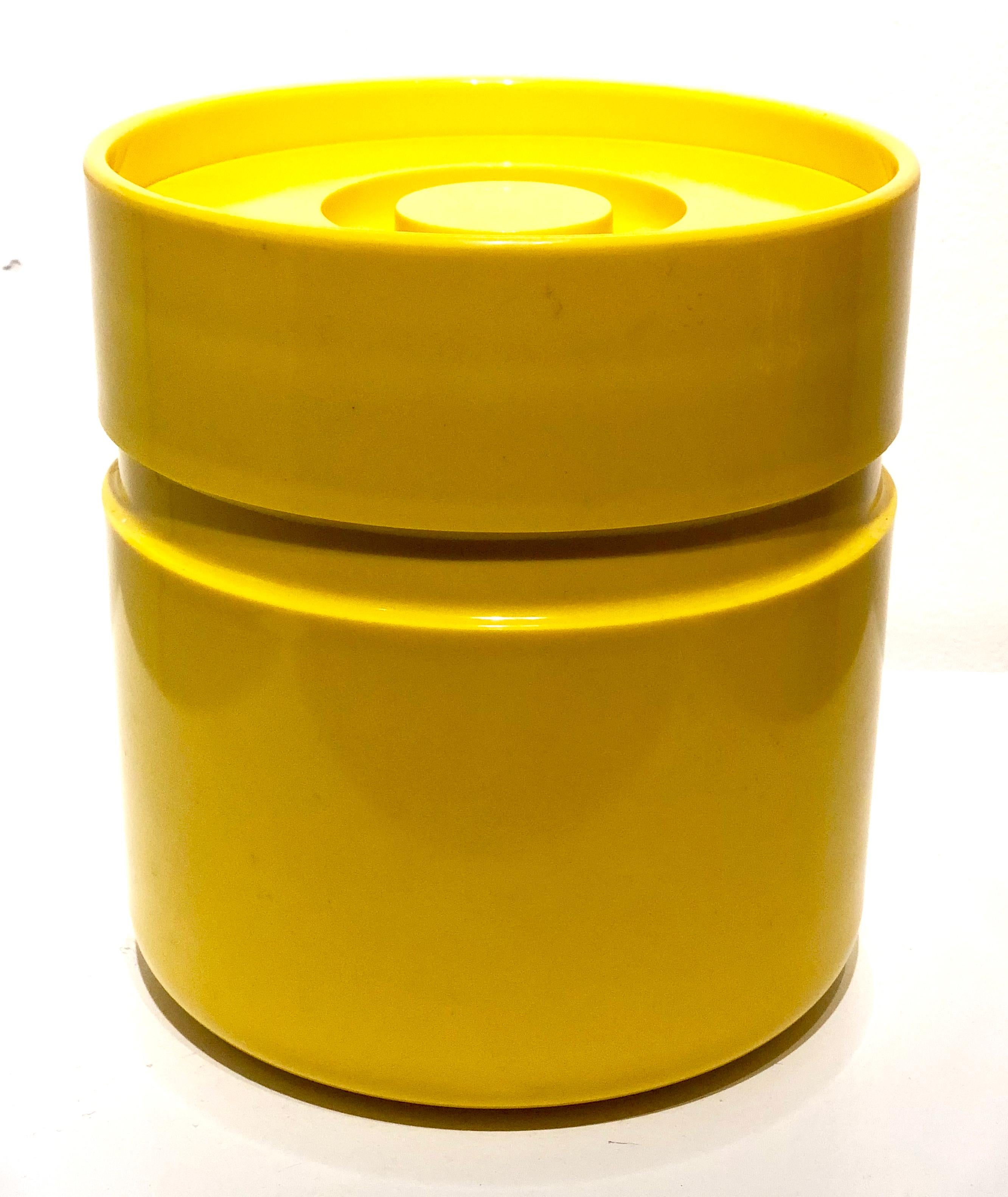 Cool yellow, 1970s Space Age ice bucket, designed by Sergio Asti for Heller , mellow yellow color with removable insert and lid condition its like new.