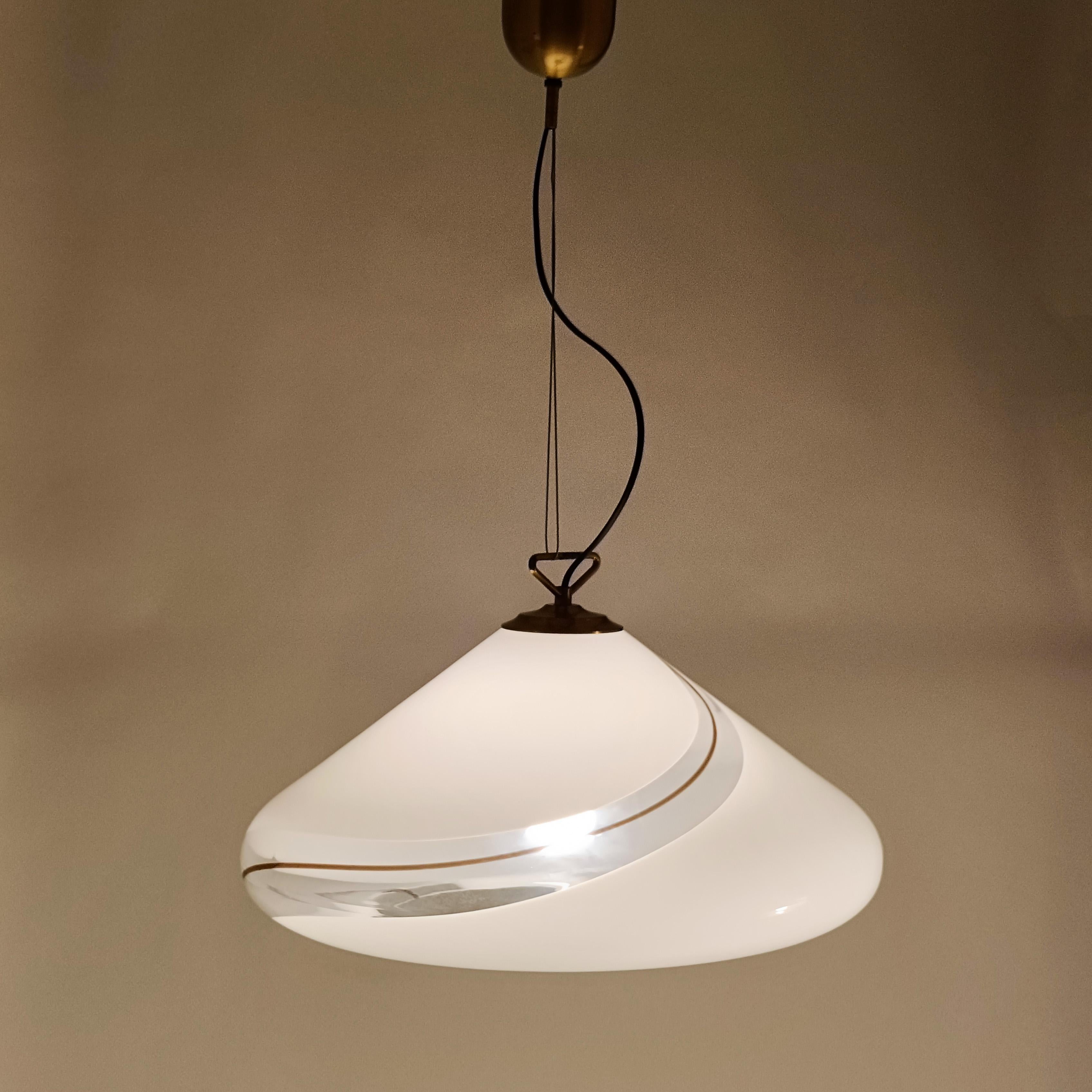 L'âge de l'espace. Énorme lampe suspendue en verre de Murano par iGuzzini, Italie, années 1970 en vente 3