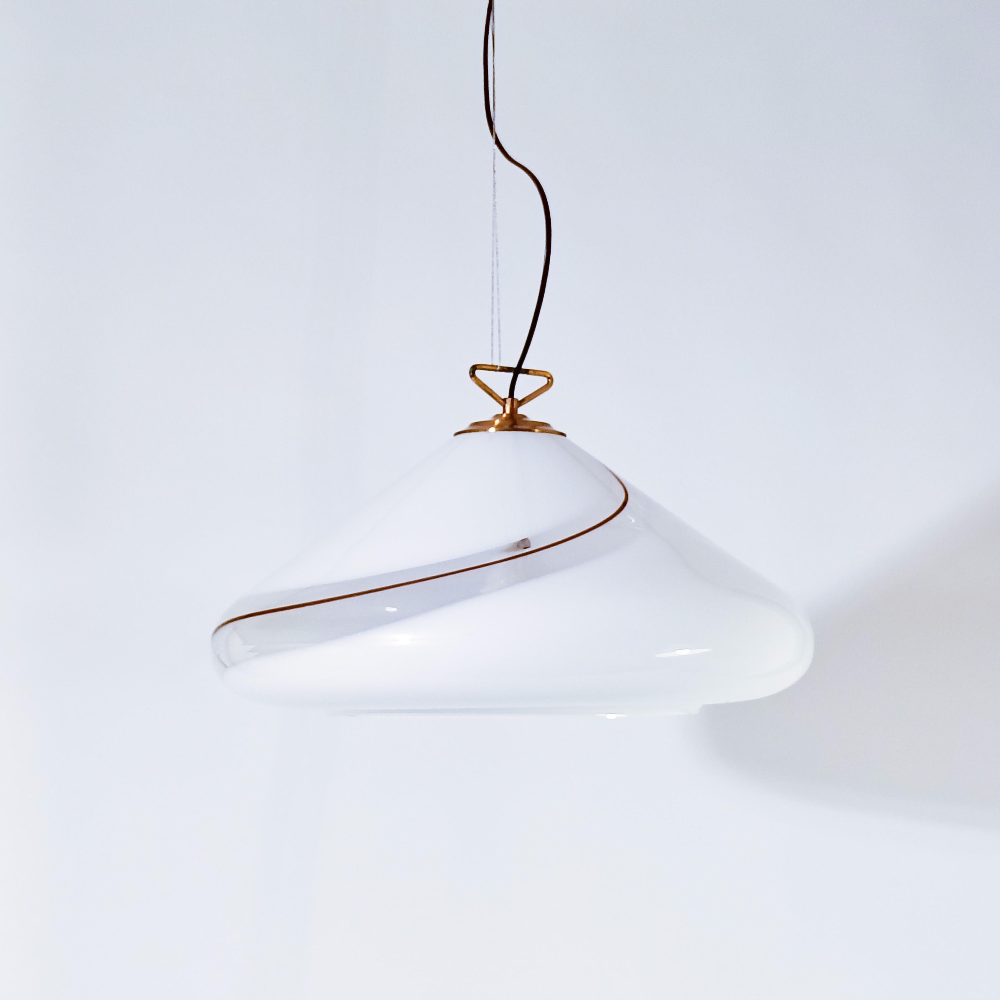 italien L'âge de l'espace. Énorme lampe suspendue en verre de Murano par iGuzzini, Italie, années 1970 en vente