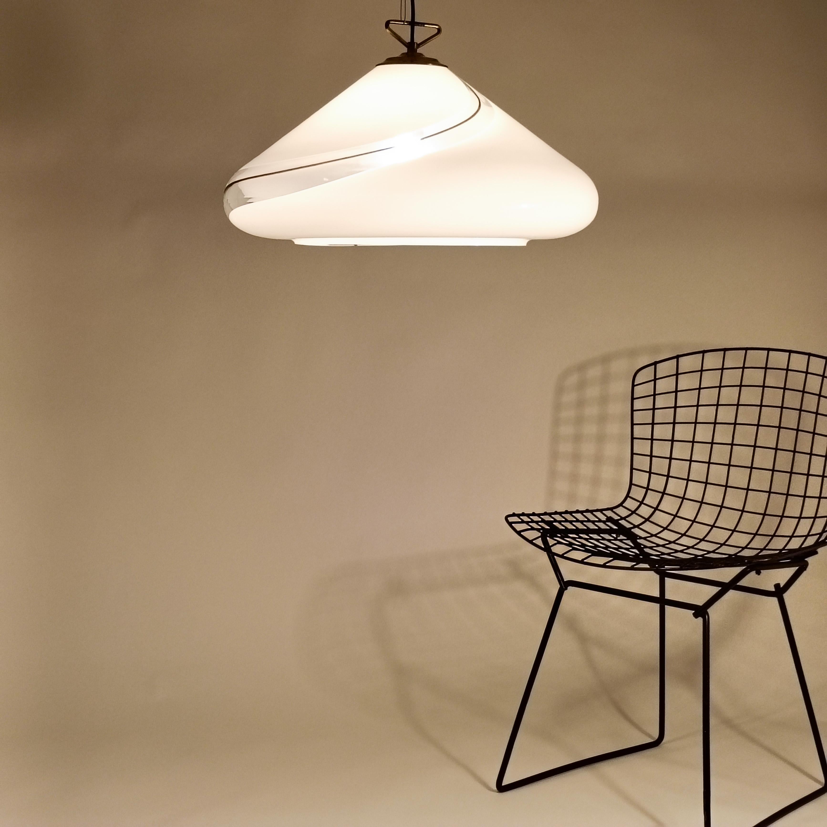 L'âge de l'espace. Énorme lampe suspendue en verre de Murano par iGuzzini, Italie, années 1970 en vente 1