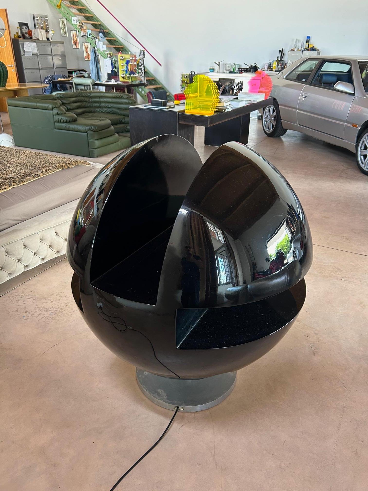Space Age Illuminated bookcase attributed to Joe Colombo, Italy, 1970 For Sale 6