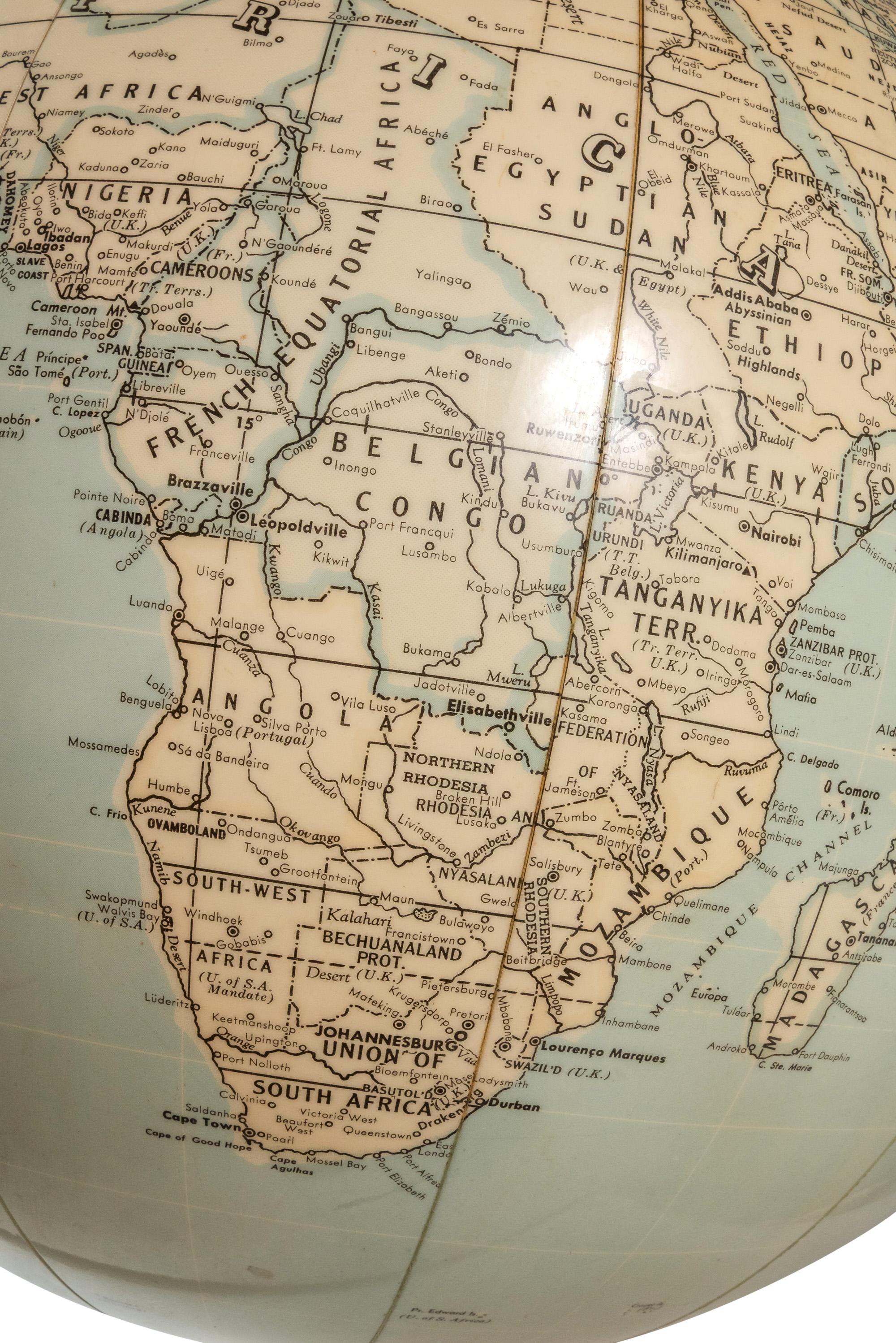 Globo terráqueo hinchable de sobremesa de la Era Espacial con soporte metálico, CS & Hammond & C, EE.UU., años 50 en venta 5