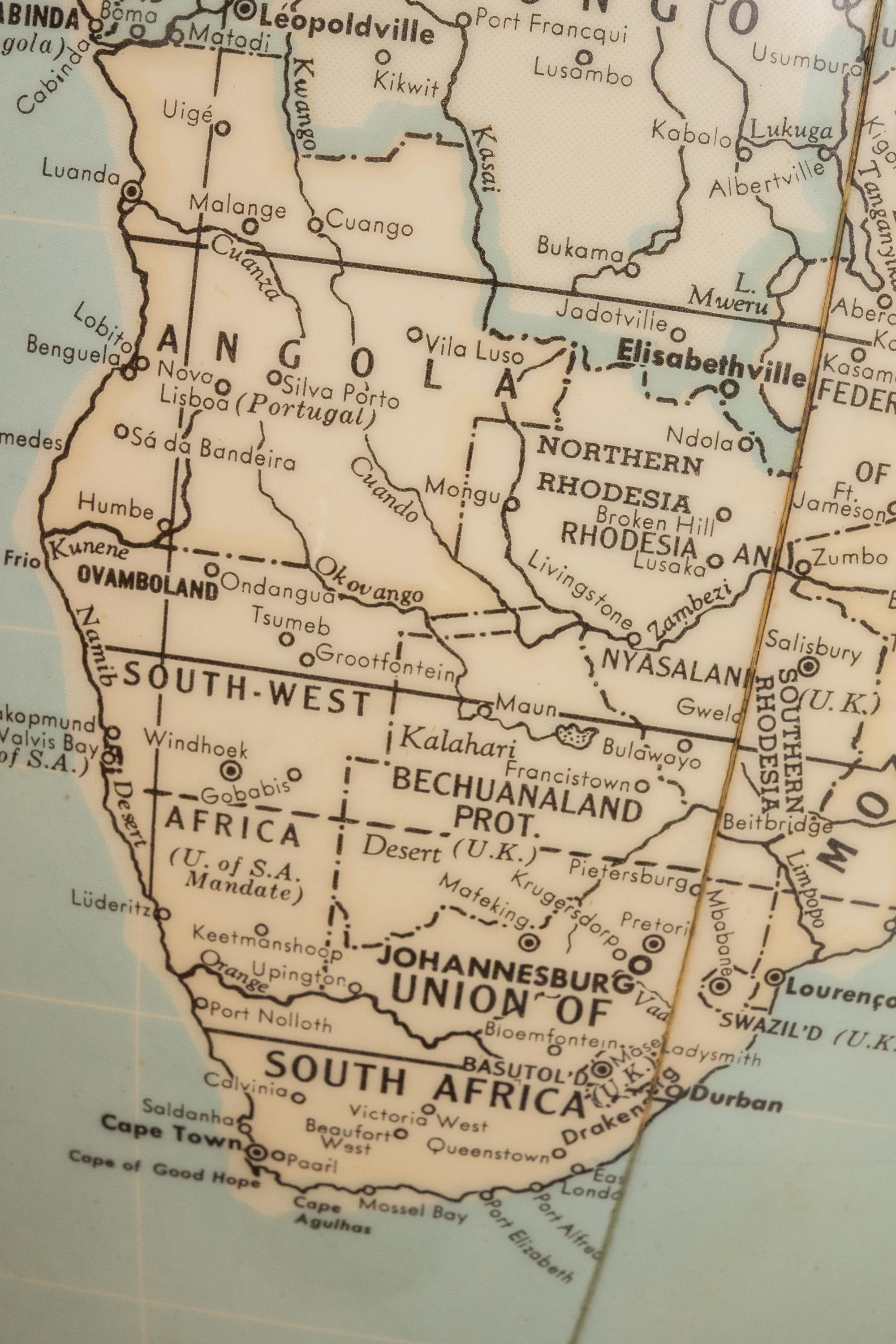 Globo terráqueo hinchable de sobremesa de la Era Espacial con soporte metálico, CS & Hammond & C, EE.UU., años 50 en venta 6