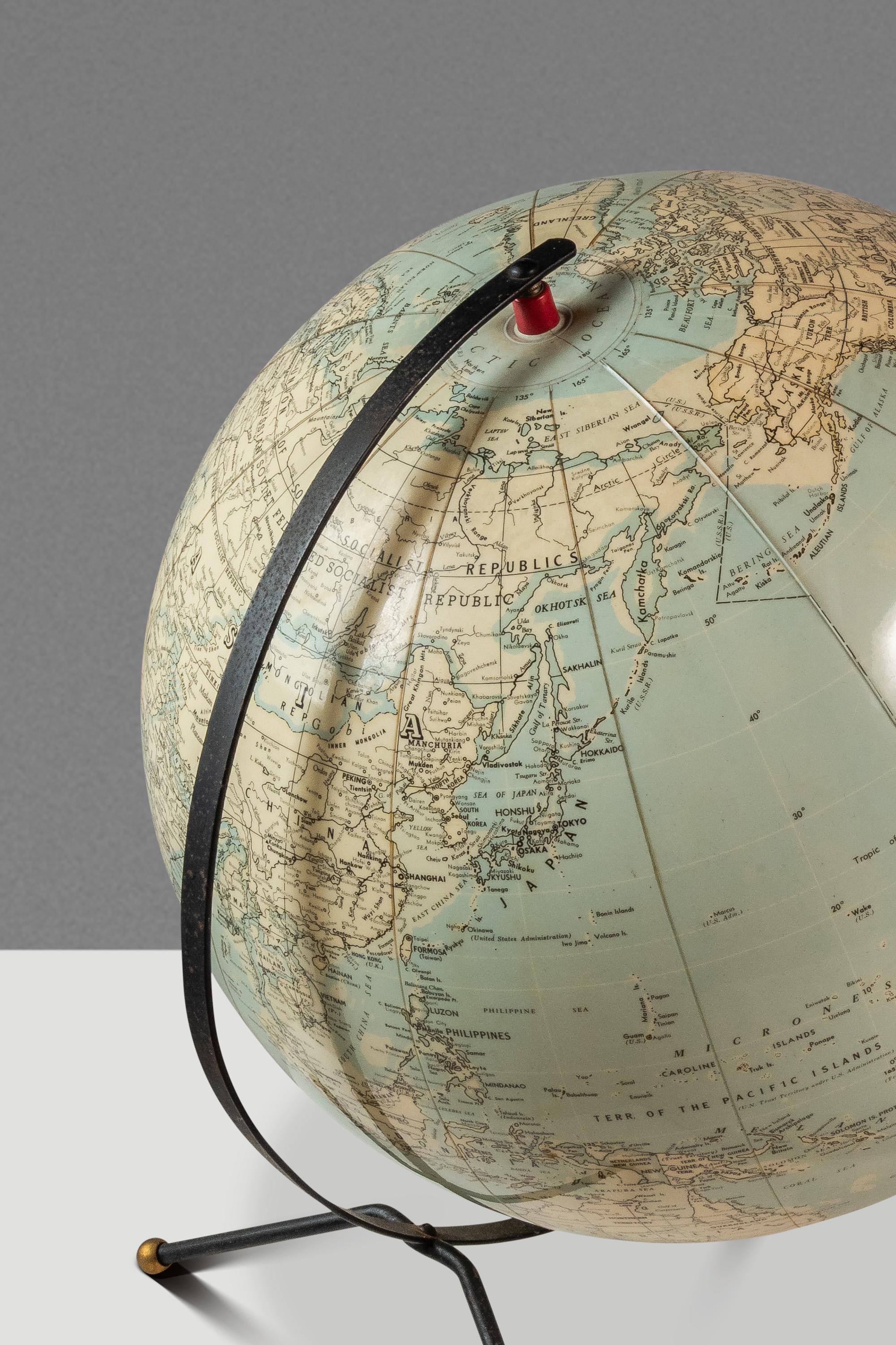 Globo terráqueo hinchable de sobremesa de la Era Espacial con soporte metálico, CS & Hammond & C, EE.UU., años 50 en venta 7