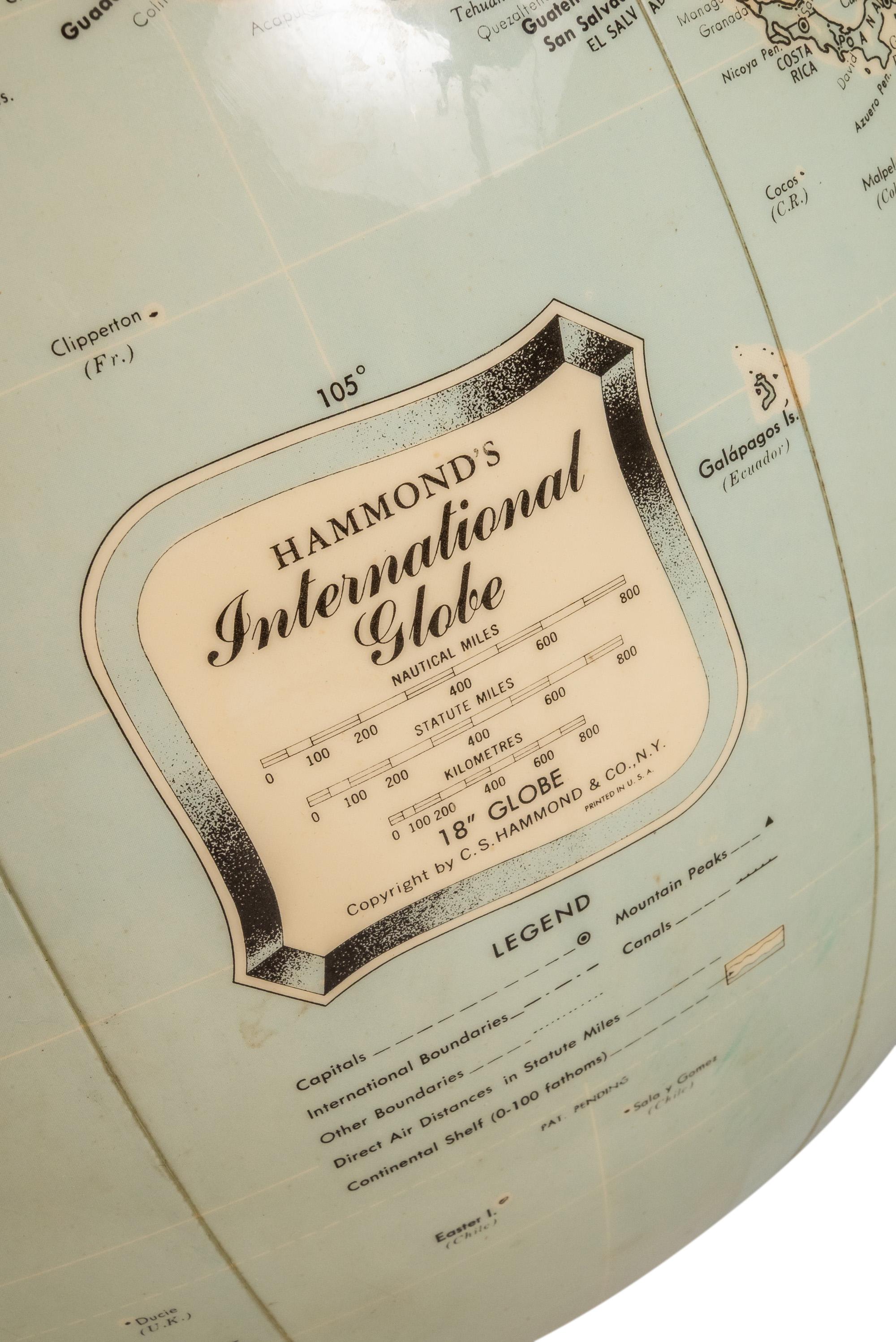 Globo terráqueo hinchable de sobremesa de la Era Espacial con soporte metálico, CS & Hammond & C, EE.UU., años 50 en venta 12