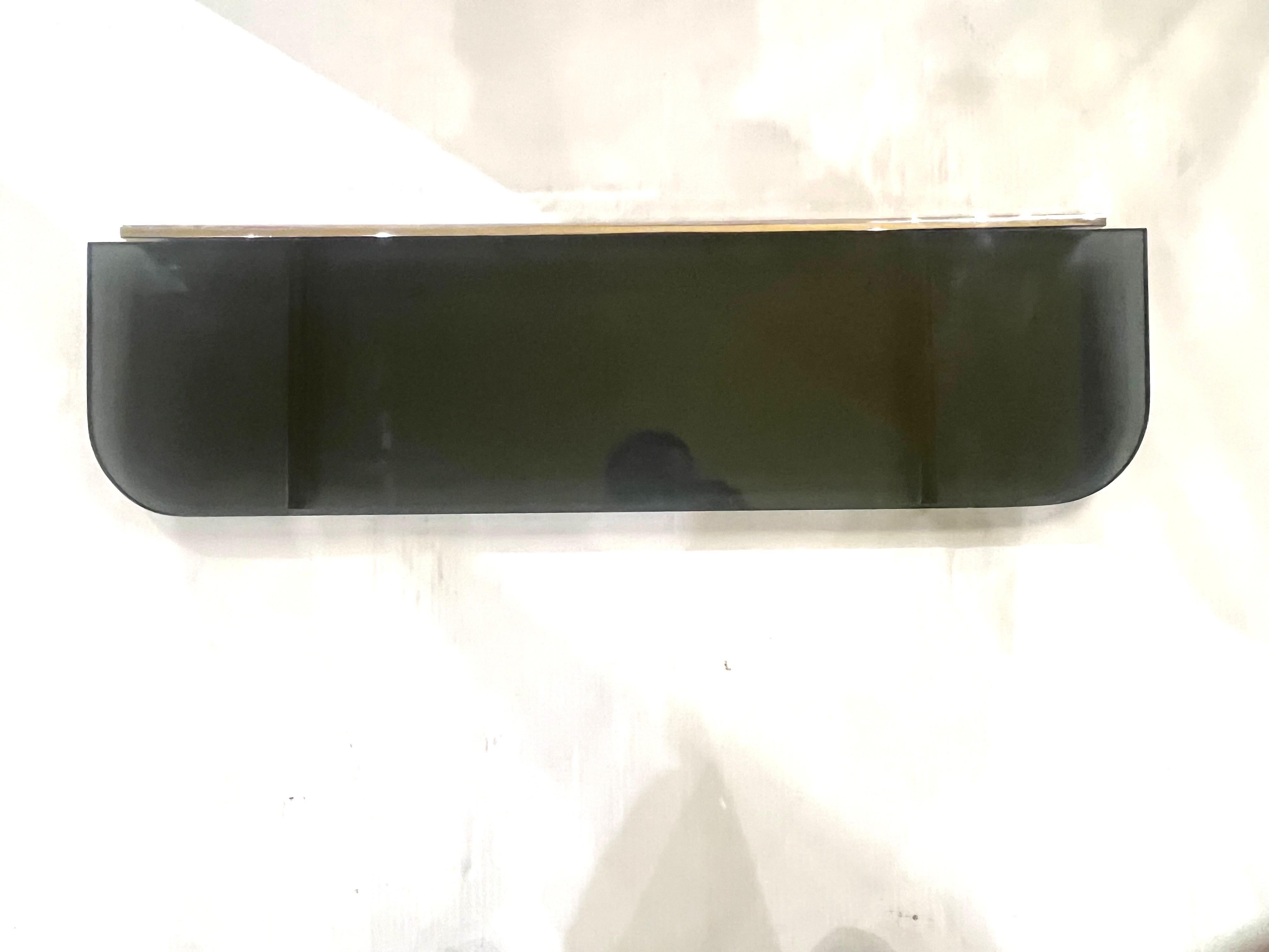 Par de estanterías de pared italianas Space Age de acero cromado y cristal ahumado en Bueno estado para la venta en San Diego, CA