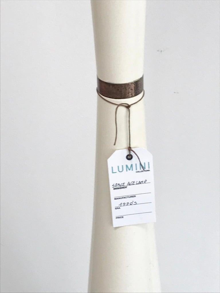 Lampadaire italien de l'ère spatiale en verre de Murano orange et bois, 1970 Bon état - En vente à Byron Bay, NSW