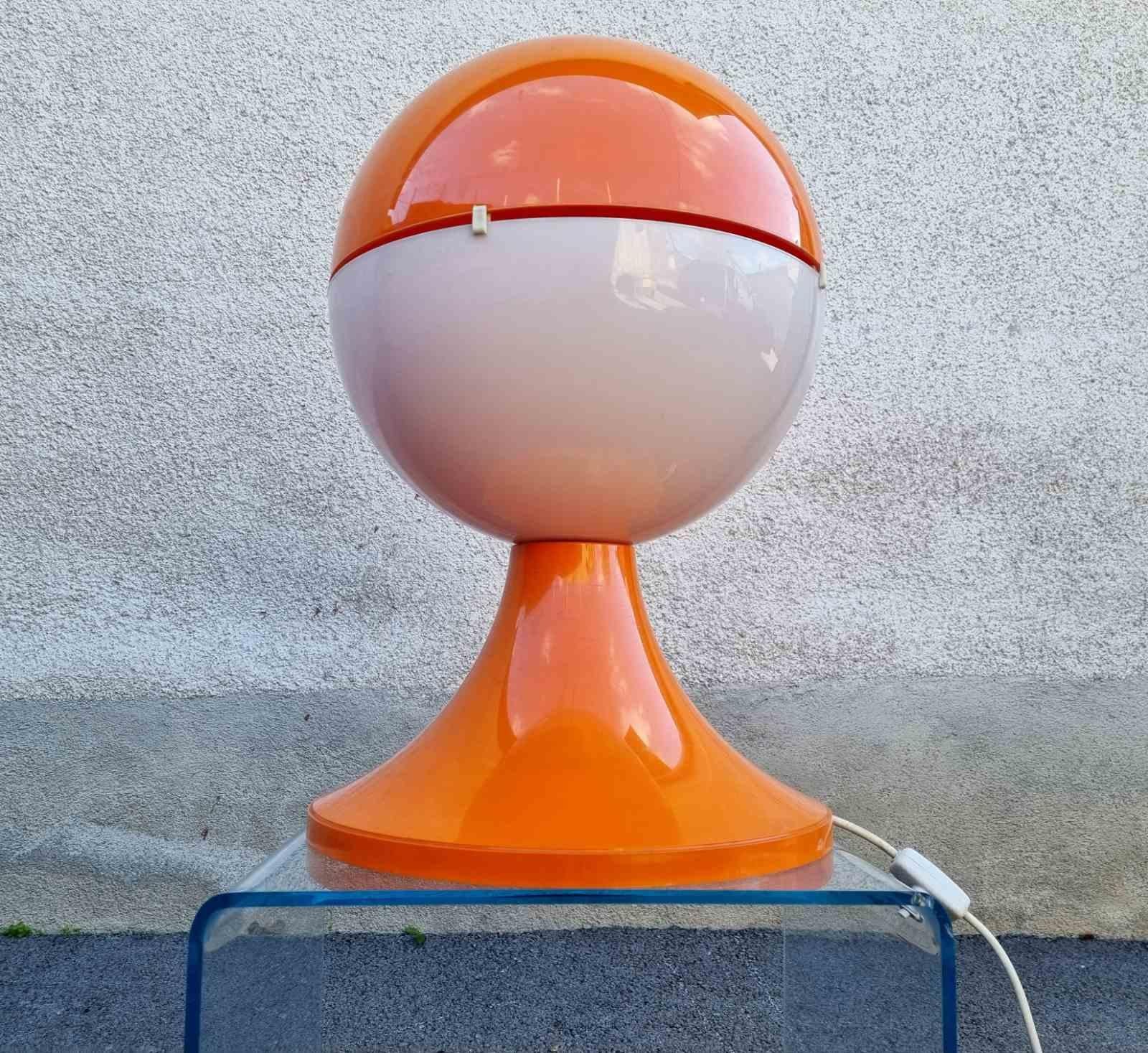 Plastique Lampadaire italien de l'ère spatiale, Italie, années 70 en vente