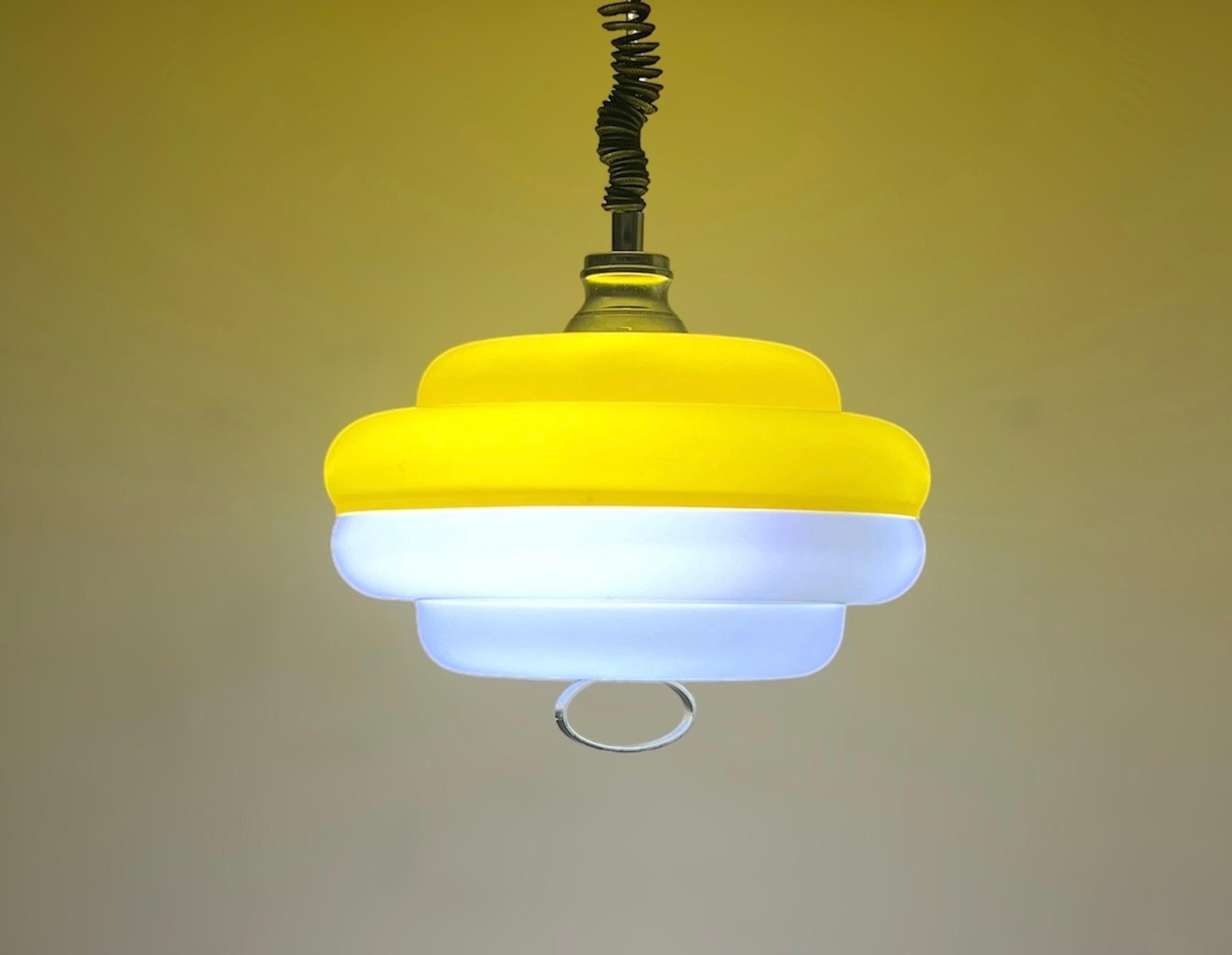 Mid-20th Century Space Age Italian Hanging Lamp in Yellow and White Acrylic, 1960s For Sale