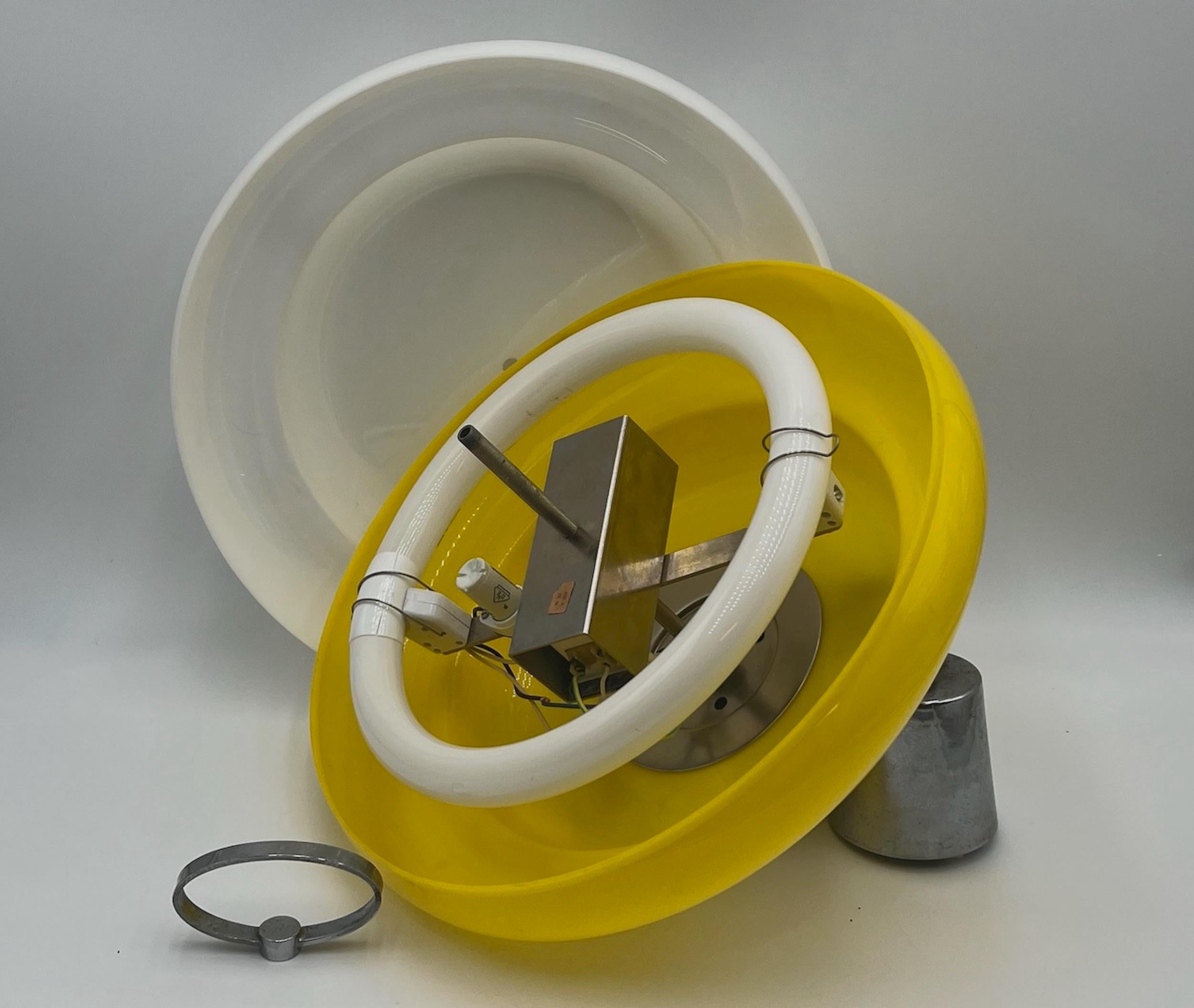 Space Age Italian Hanging Lamp in Yellow and White Acrylic, 1960s For Sale 1