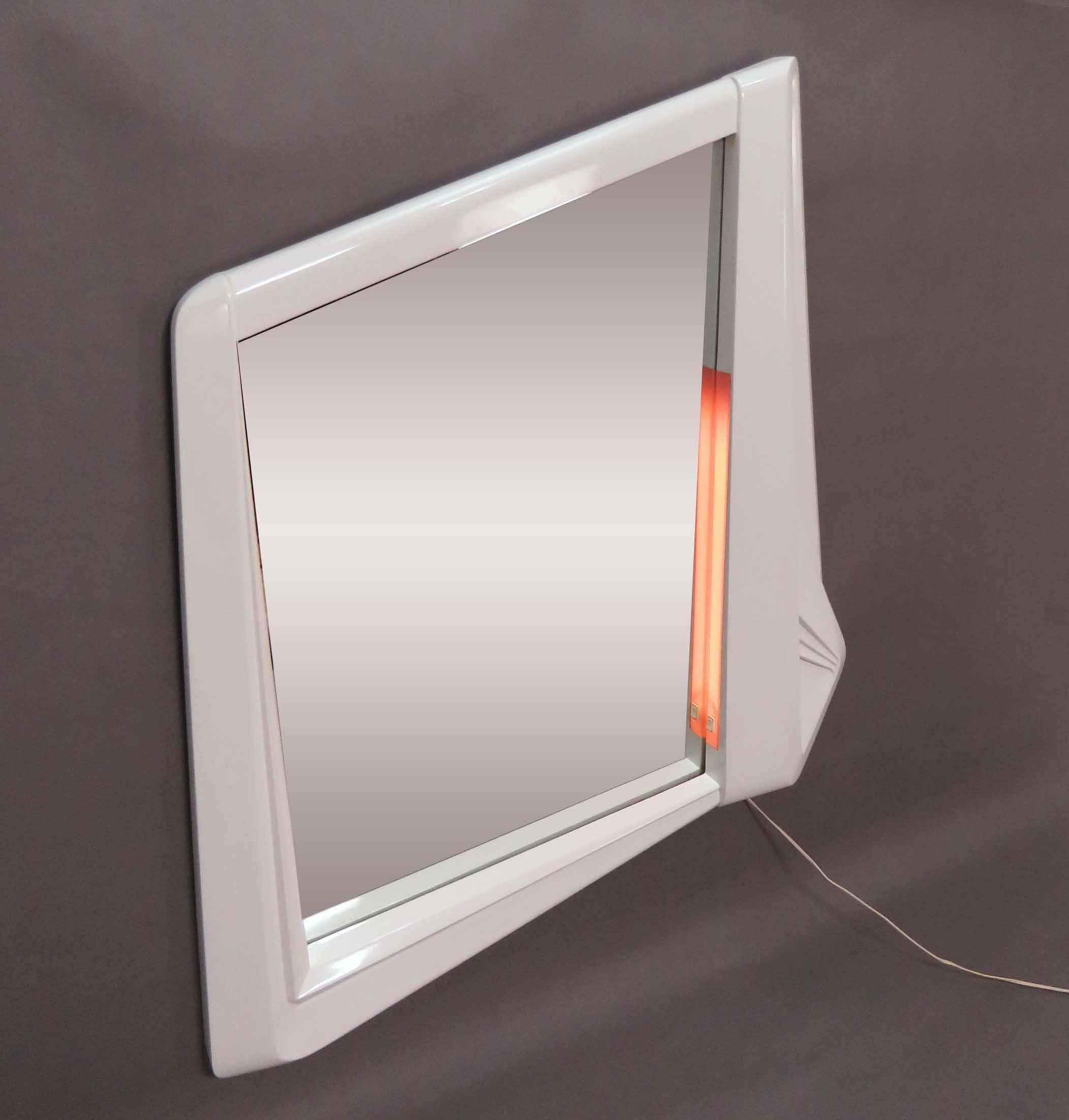 Space Age Italian Lighted Wall Mirror, circa 1970s For Sale 1