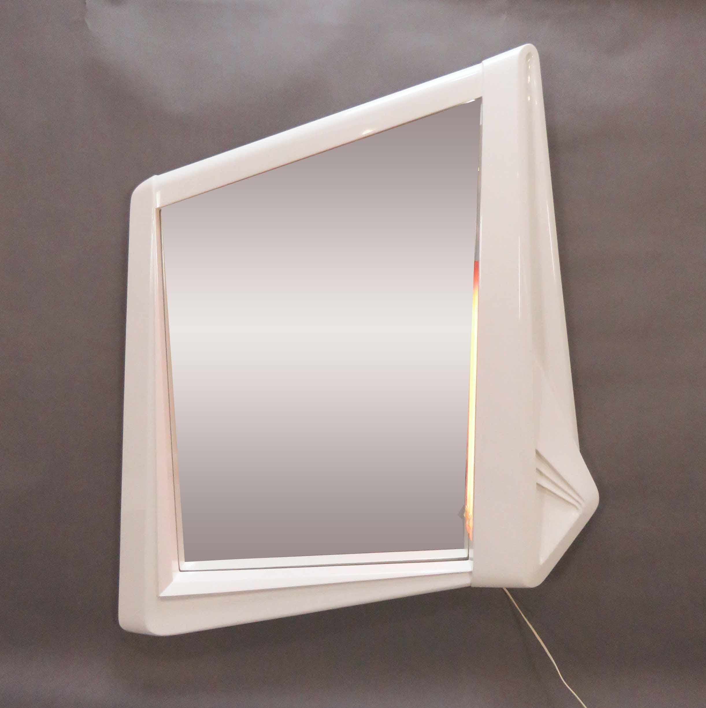 Space Age Italian Lighted Wall Mirror, circa 1970s For Sale 2