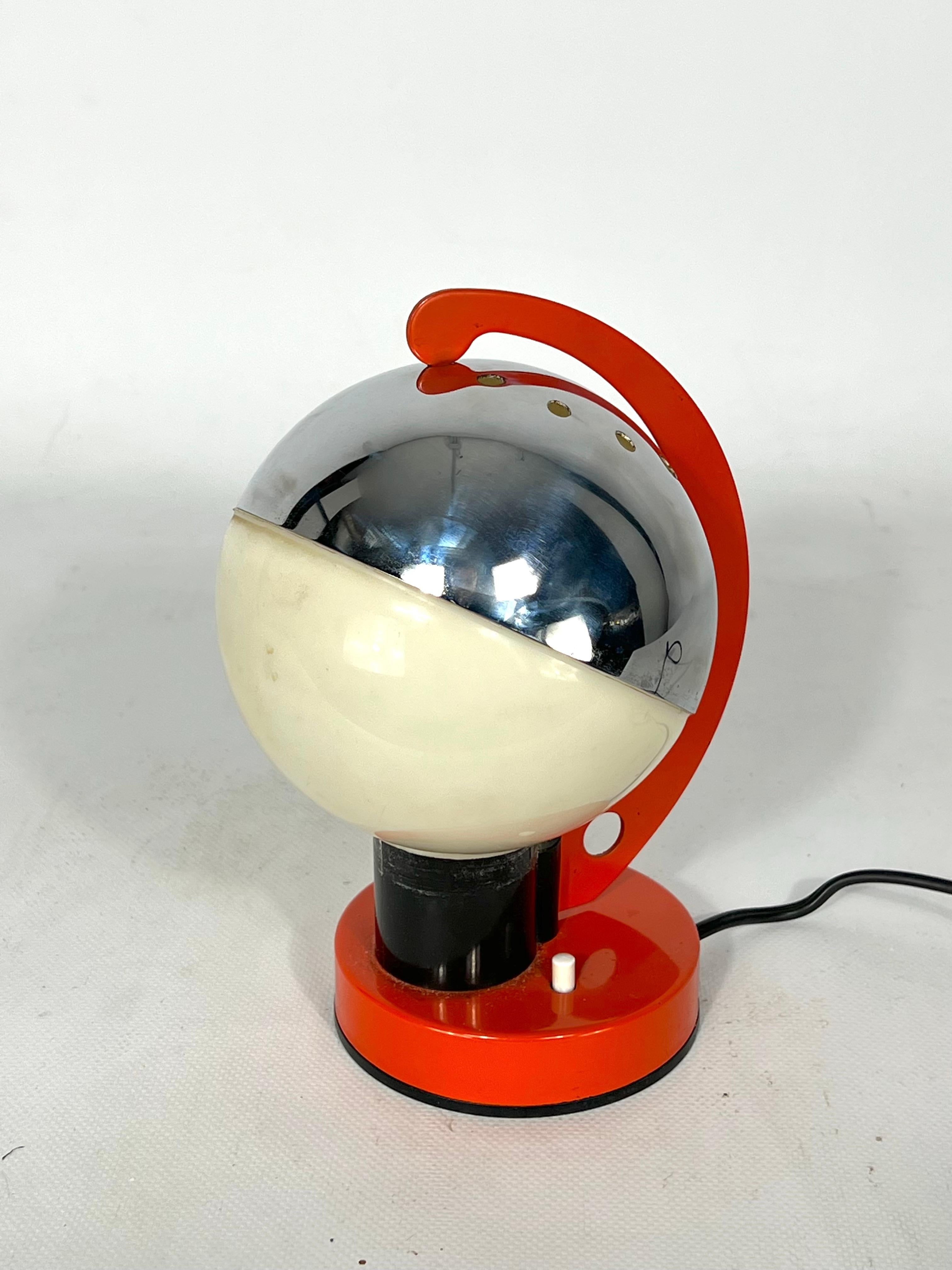 Space Age Italian Metal and Plastic Table Lamp from 60s For Sale 6