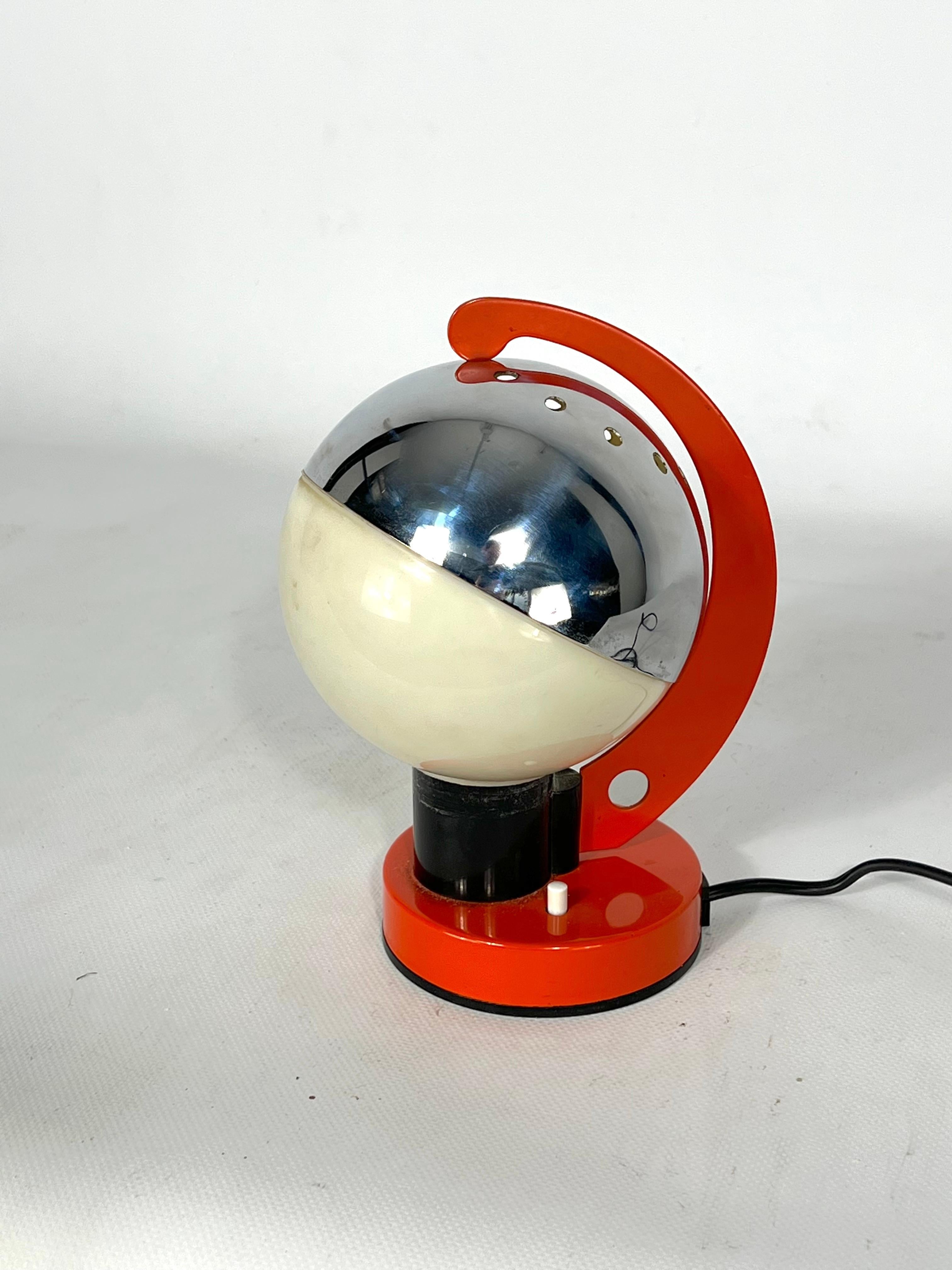 Space Age Italian Metal and Plastic Table Lamp from 60s For Sale 7