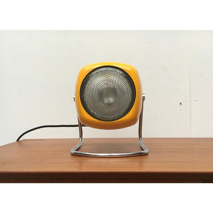Lampe de table italienne de l'ère spatiale Harveiluce, 1970 Excellent état - En vente à Hamburg, DE