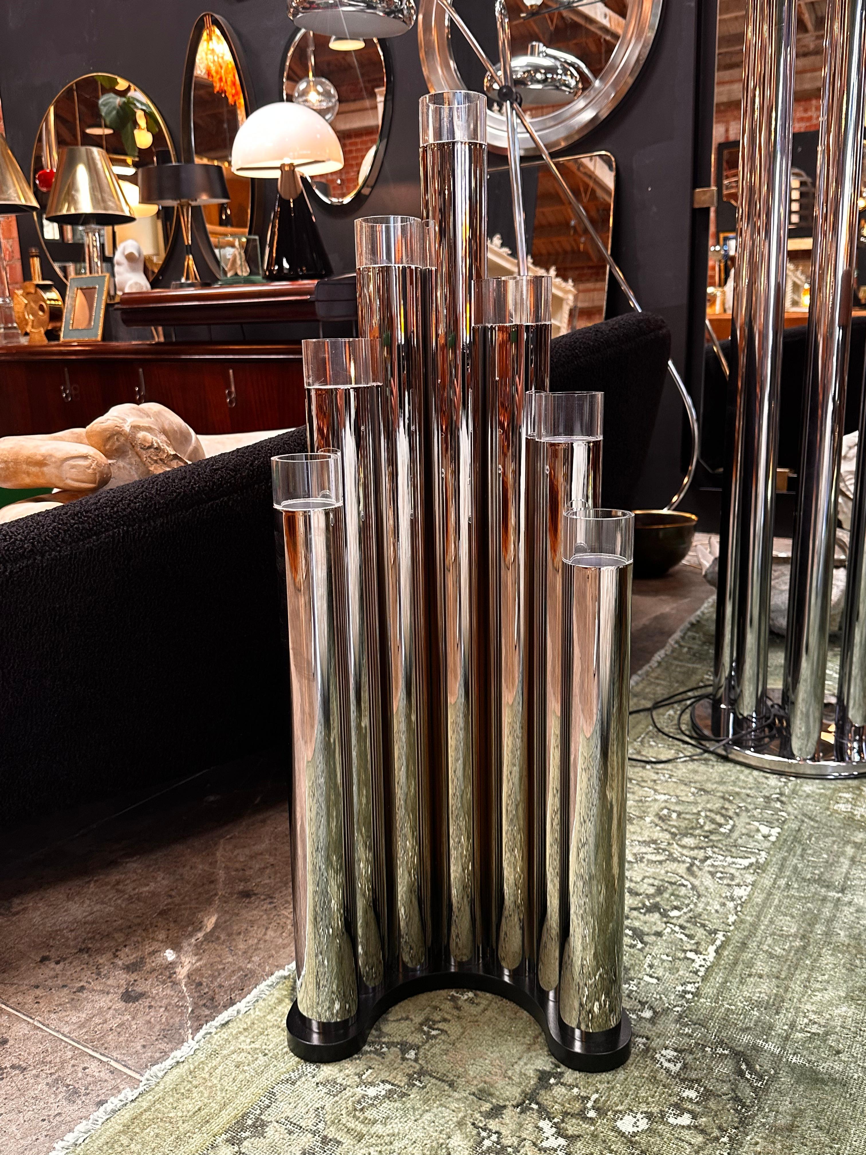 The Space Age Italian Organ Floor Lamp by Goffredo Reggiani, crafted in the 1970s, is a rare and highly collectible lighting masterpiece. Designed by the renowned Italian designer Goffredo Reggiani, this floor lamp features an organ-like structure