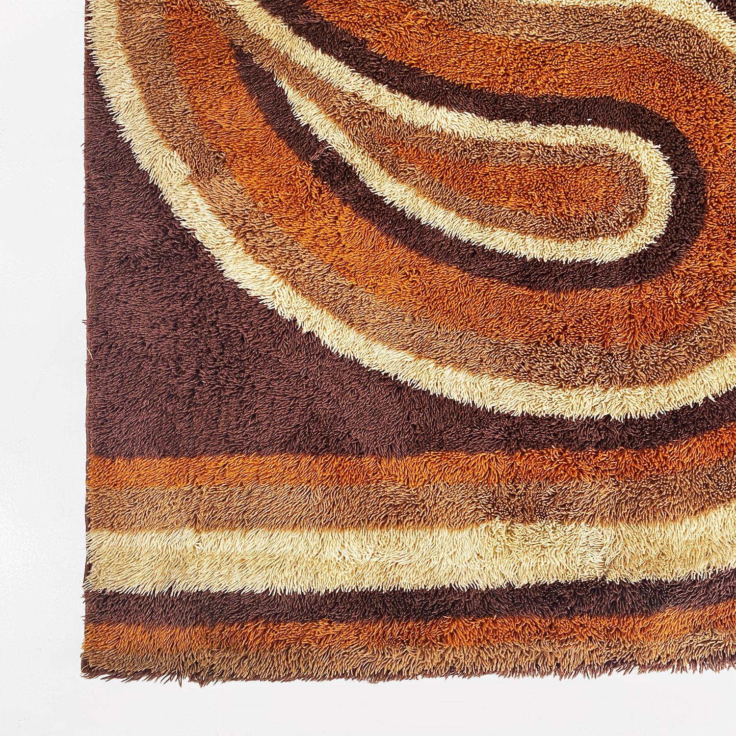 Tapis italien à poils courts de couleur Brown de l'A Space, avec décoration orange et beige 1970 en vente 4