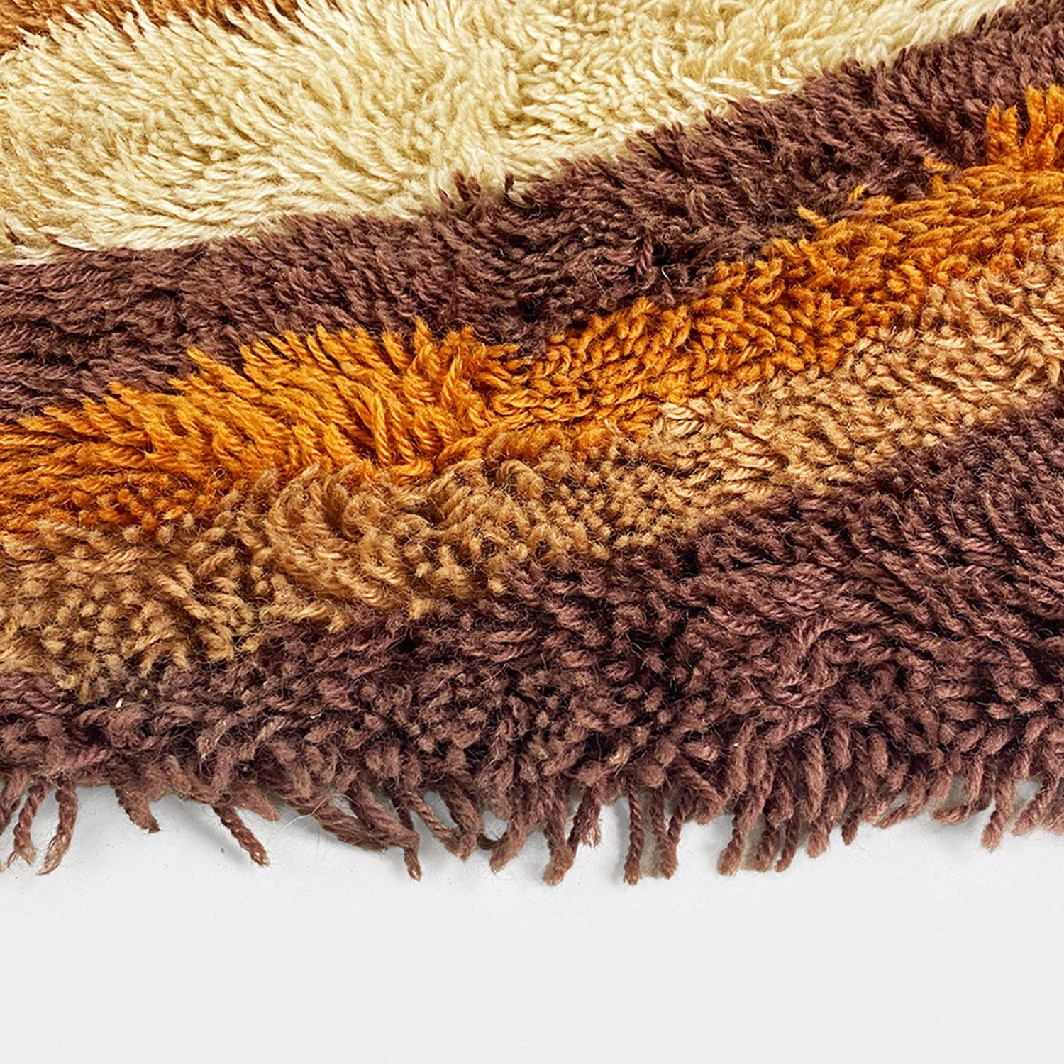 Tapis italien à poils courts de couleur Brown de l'A Space, avec décoration orange et beige 1970 en vente 6