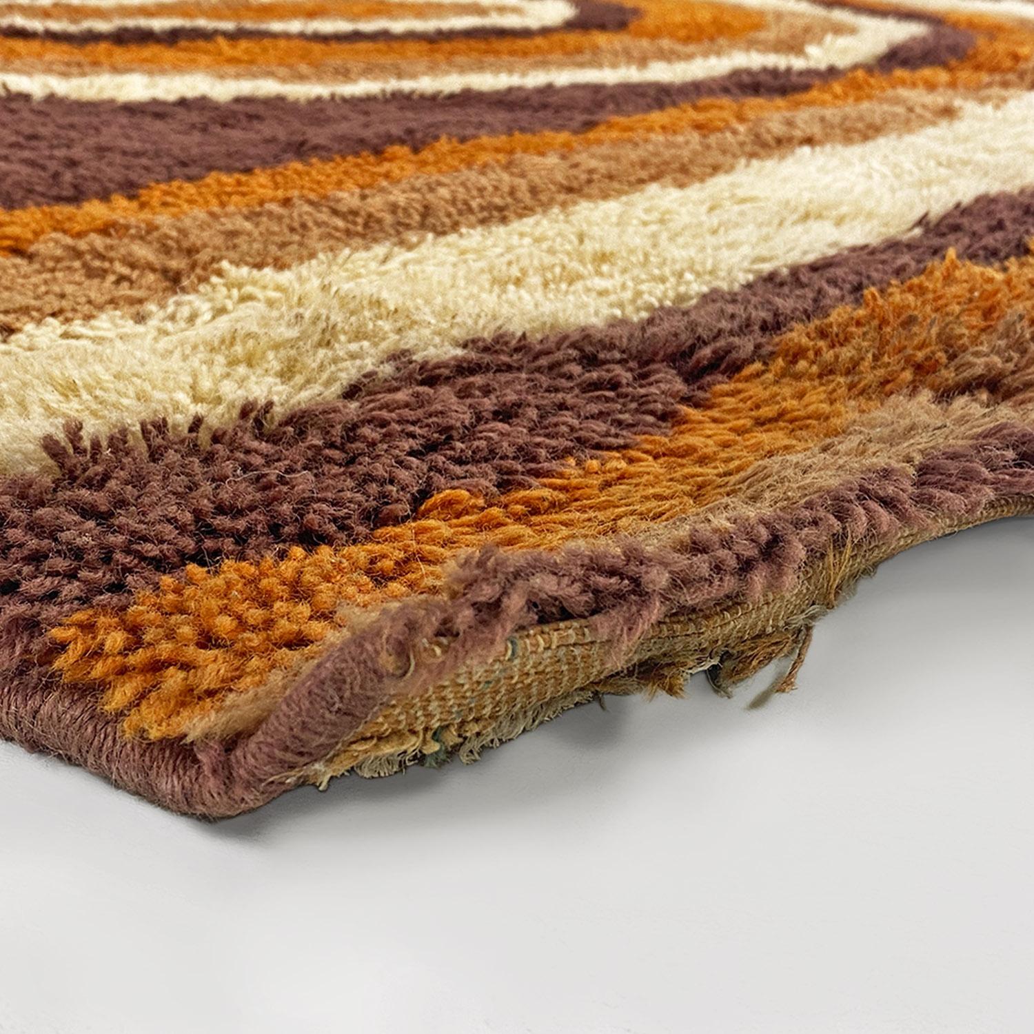 Tapis italien à poils courts de couleur Brown de l'A Space, avec décoration orange et beige 1970 en vente 7