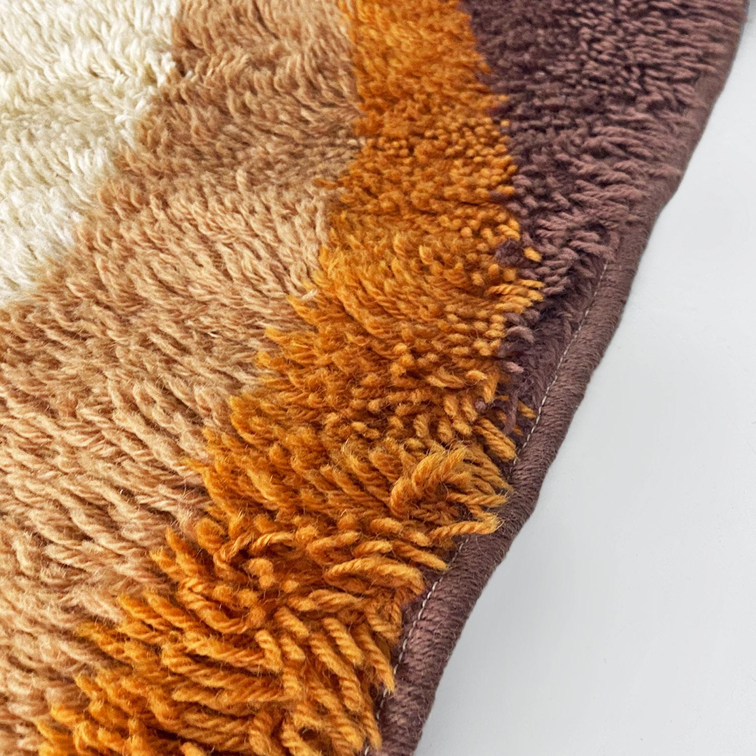 Tapis italien à poils courts de couleur Brown de l'A Space, avec décoration orange et beige 1970 en vente 8