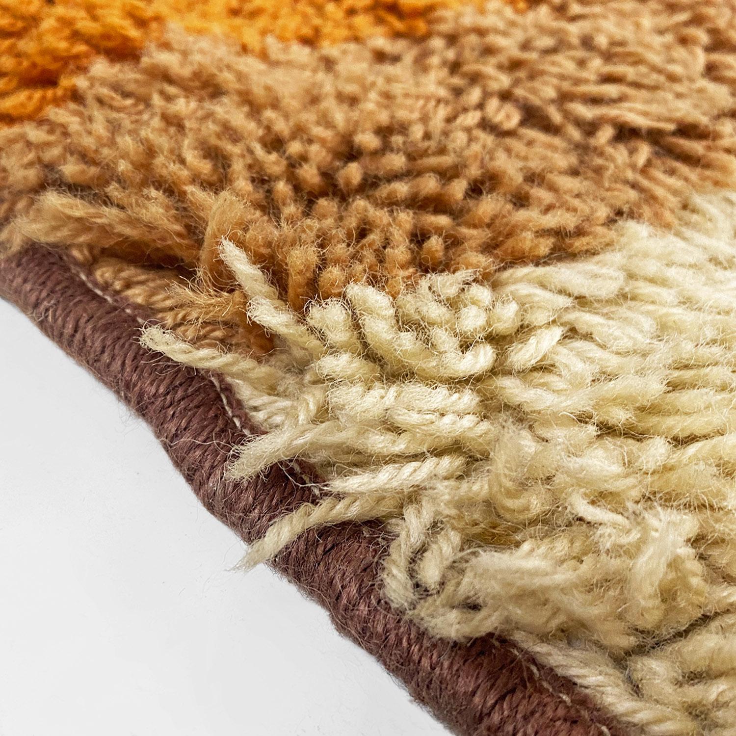Tapis italien à poils courts de couleur Brown de l'A Space, avec décoration orange et beige 1970 en vente 9