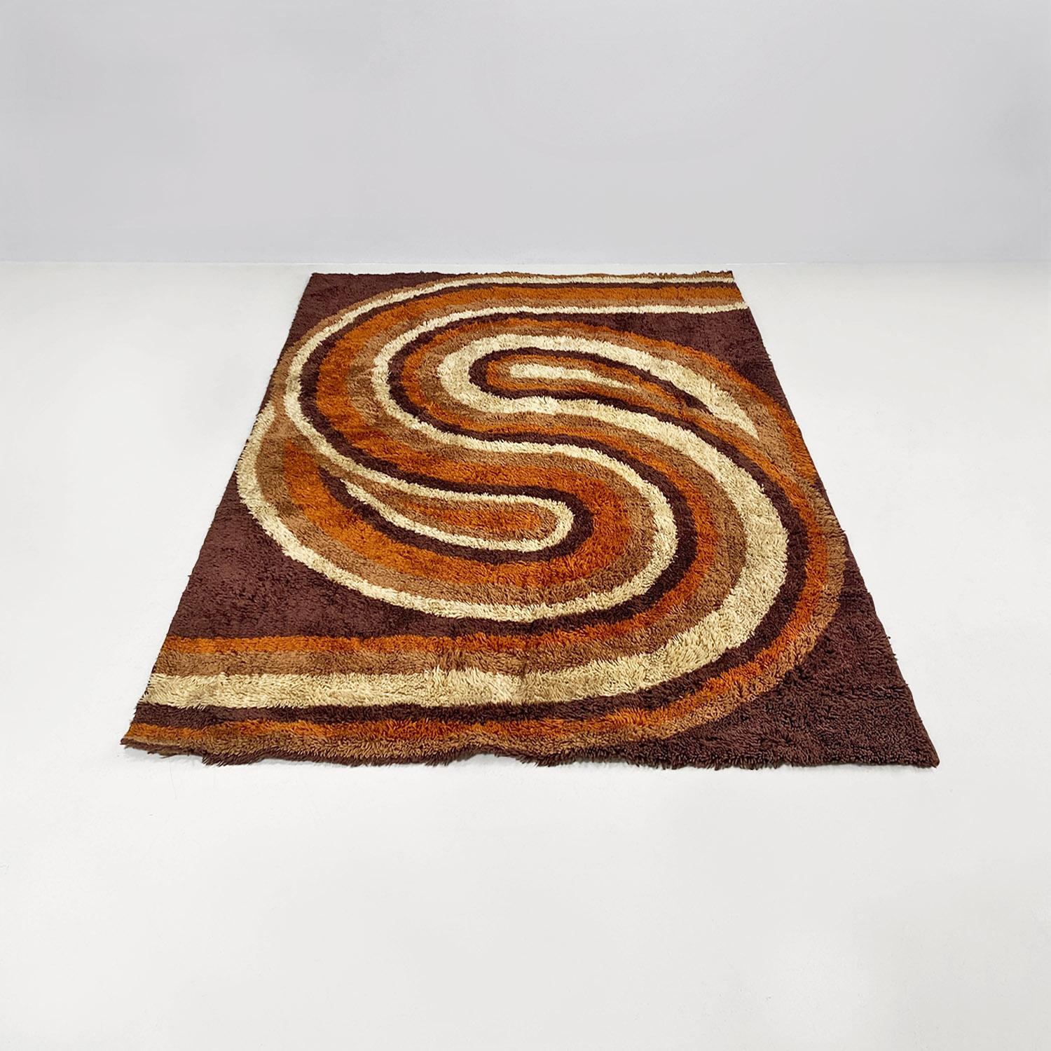 Tapis italien à poils courts de couleur Brown de l'A Space, avec décoration orange et beige 1970 Bon état - En vente à MIlano, IT