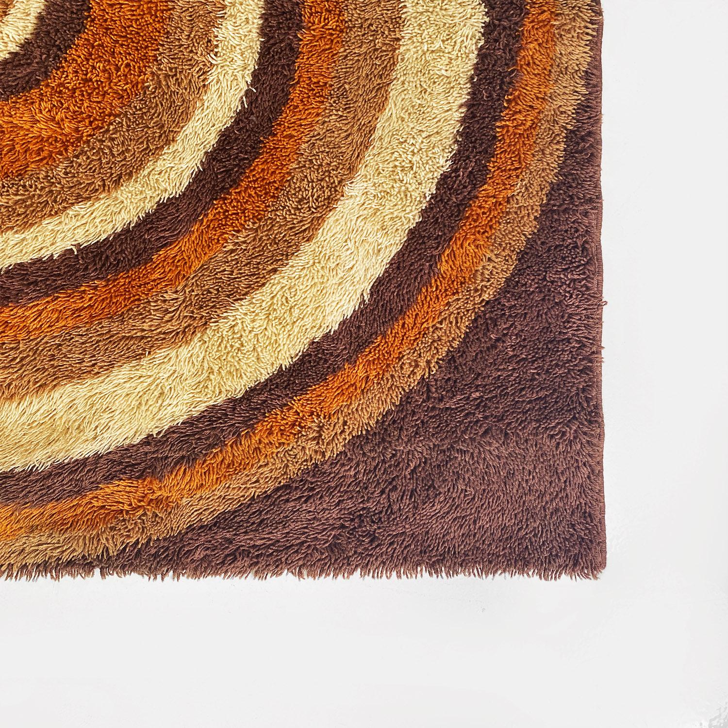 Laine Tapis italien à poils courts de couleur Brown de l'A Space, avec décoration orange et beige 1970 en vente
