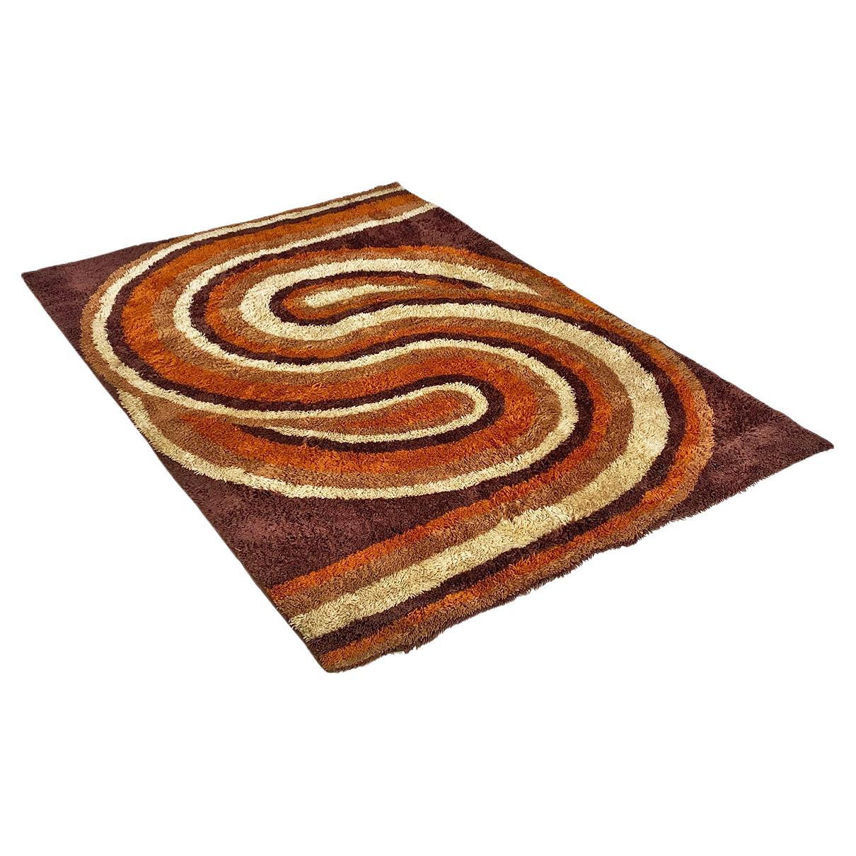 Tapis italien à poils courts de couleur Brown de l'A Space, avec décoration orange et beige 1970 en vente