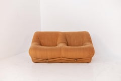 Space Age Italienisches Sofa aus orangefarbenem Samtstoff