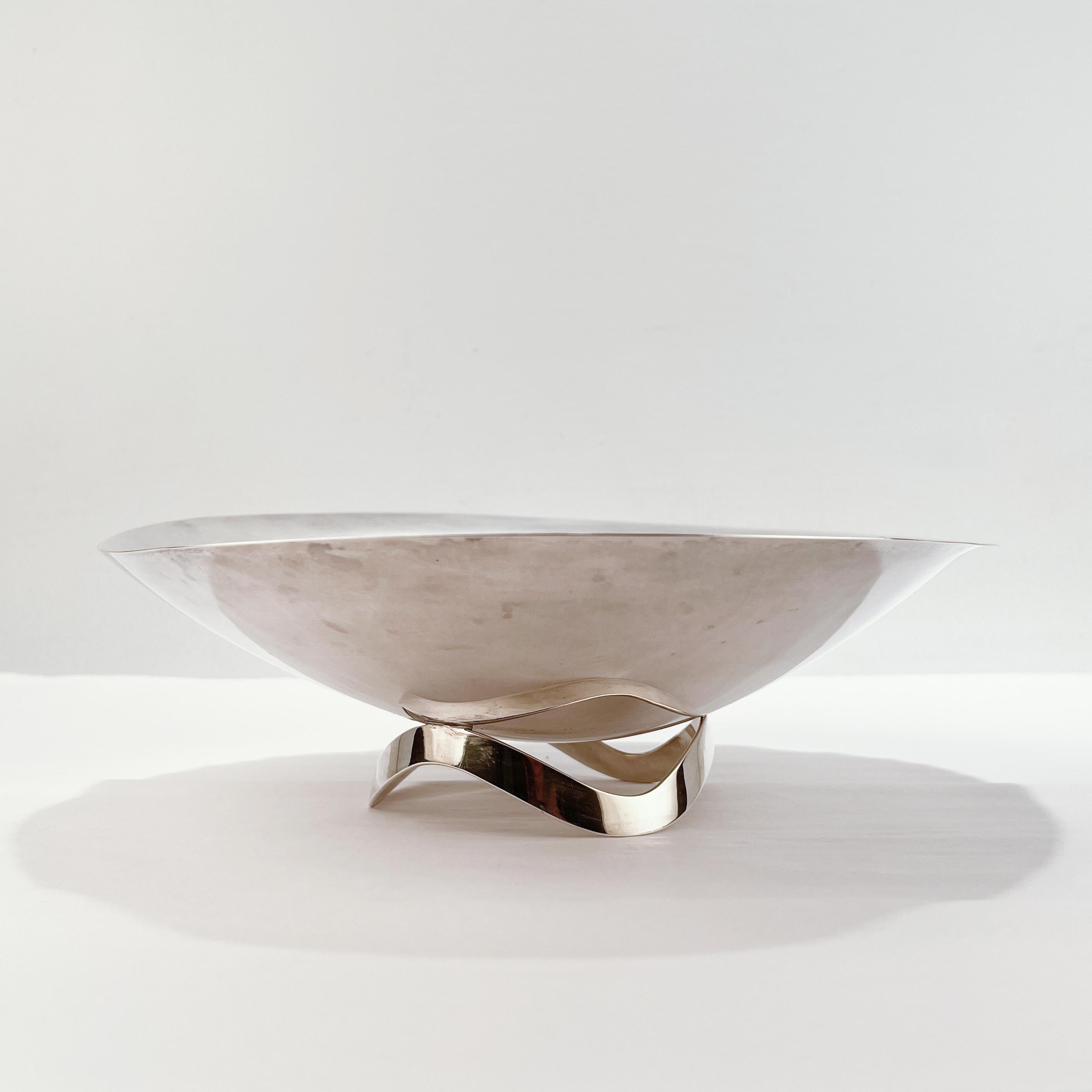 Space Age Japanese Modernist 950 Sterling Silver Asymmetrical Footed Bowl In Good Condition For Sale In Philadelphia, PA