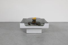 Mesa de centro estilo Jean Maneval de la Era Espacial, fibra de vidrio lacada en blanco