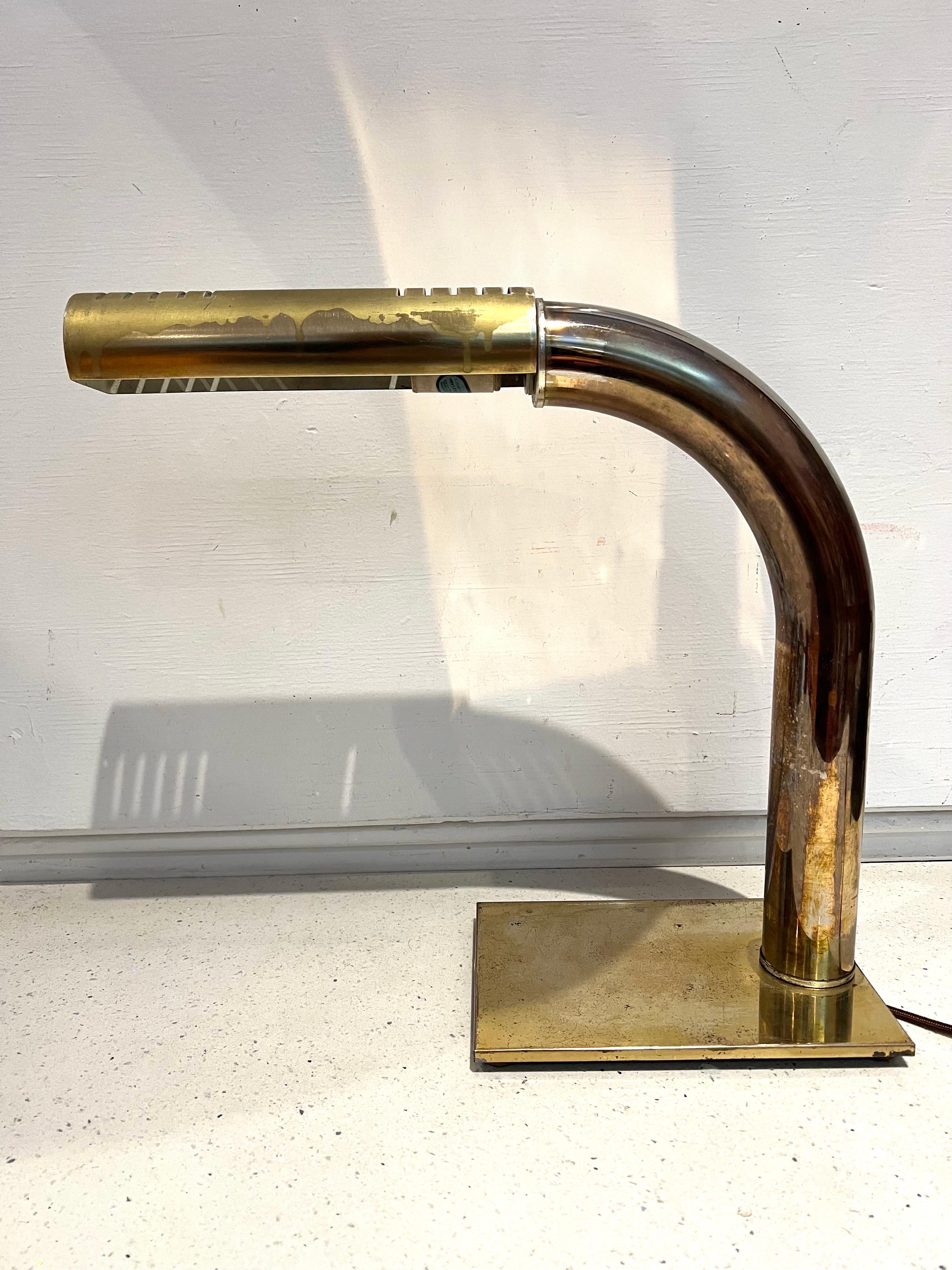 Space Age Jim Bindman for Rainbow Lamp Co. Minimalist Brass & Chrome Desk Lamp In Good Condition For Sale In San Diego, CA