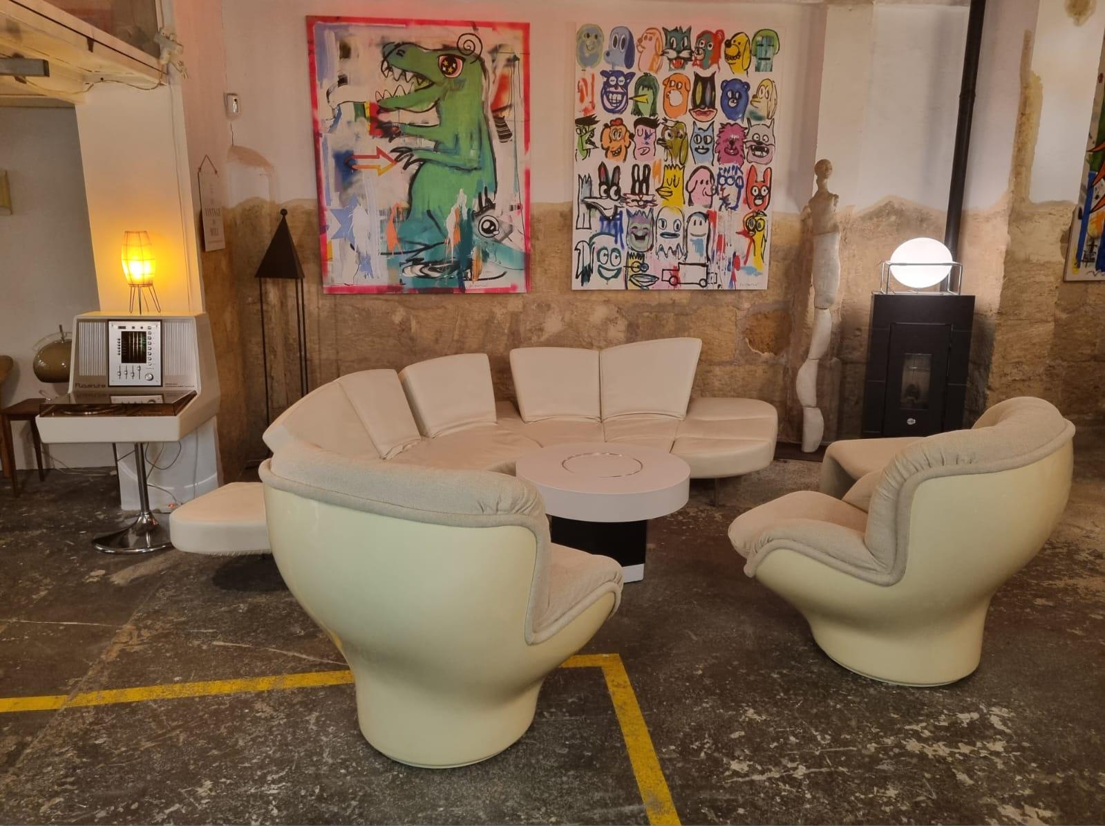 Space Age 'Karate' Swiveling Fiberglass Shell Chairs by Michel Cadestin In Excellent Condition For Sale In PEGO, ES