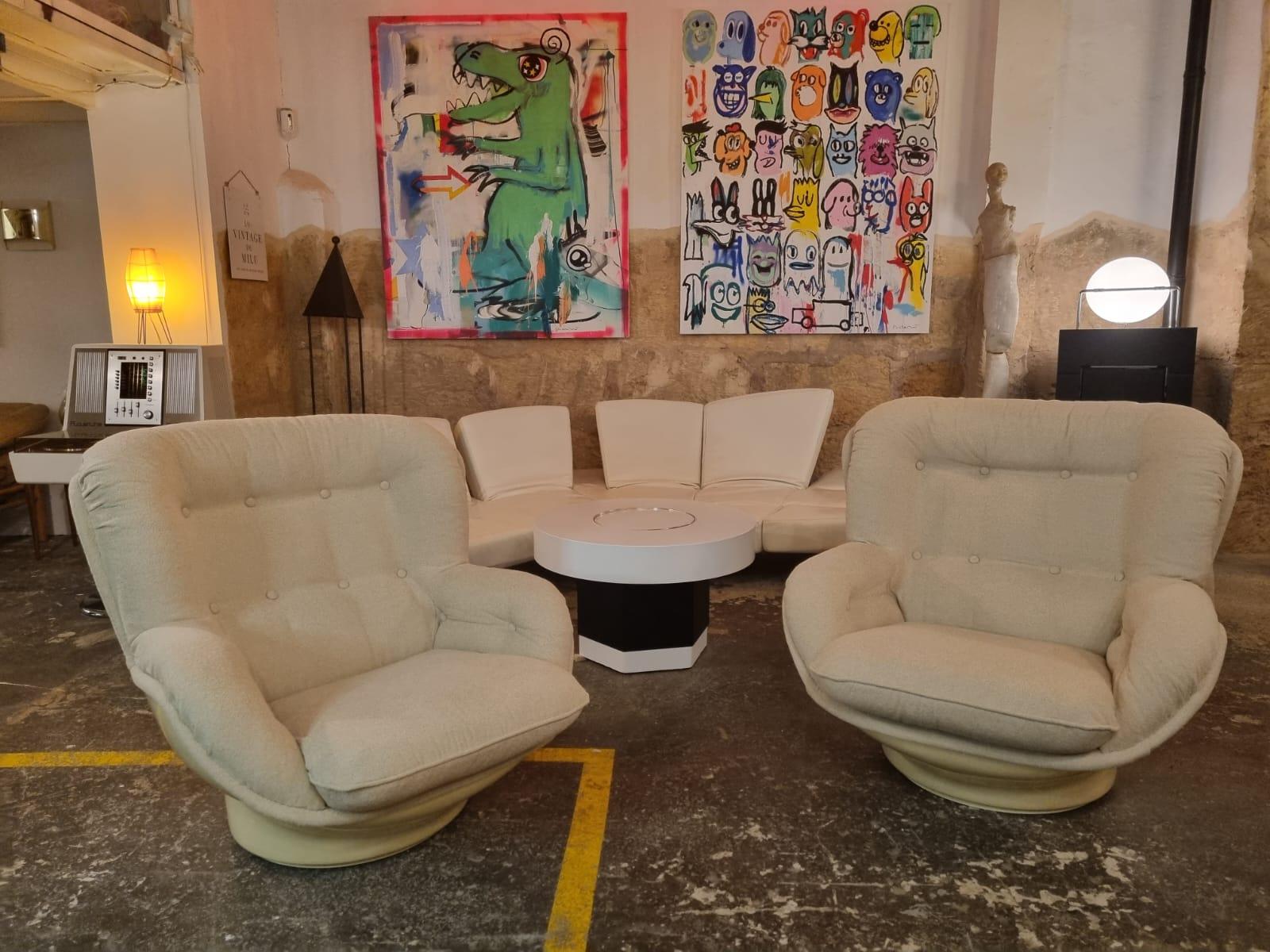 Space Age 'Karate' Swiveling Fiberglass Shell Chairs by Michel Cadestin For Sale 1