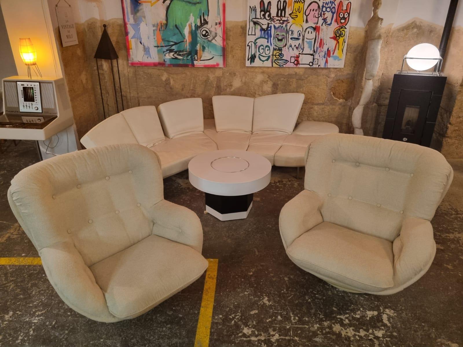 Space Age 'Karate' Swiveling Fiberglass Shell Chairs by Michel Cadestin For Sale 2