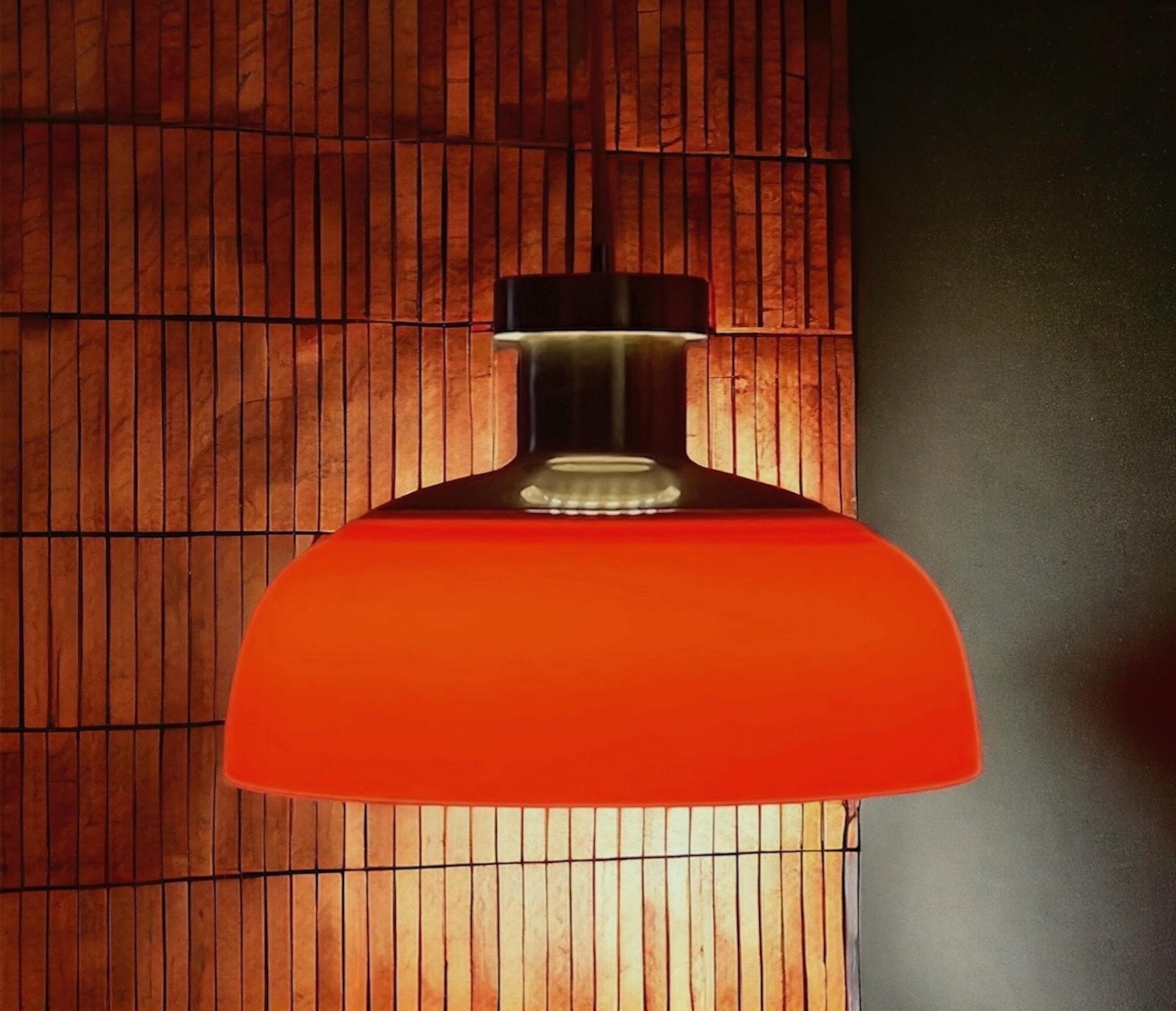 Mid-20th Century Lampe suspendue KD7 de Kartell, âge de l'espace, acrylique orange, 1960s en vente