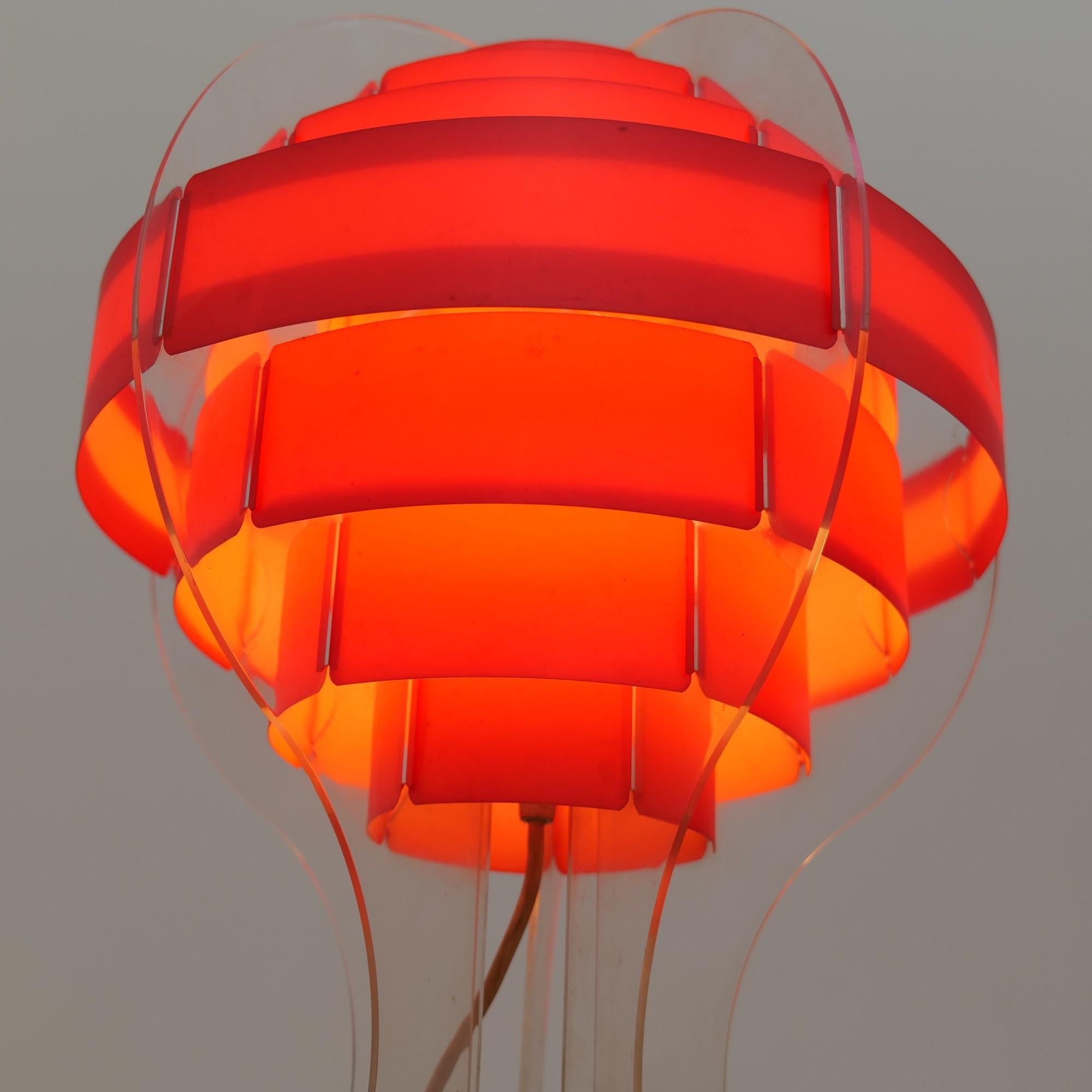 - rare lampe en acrylique du Danemark-
- bon état vintage avec de légers signes d'utilisation
- pas de freins ni de copeaux
- authentique vintage By des années 1970

49 cm x 29 cm
