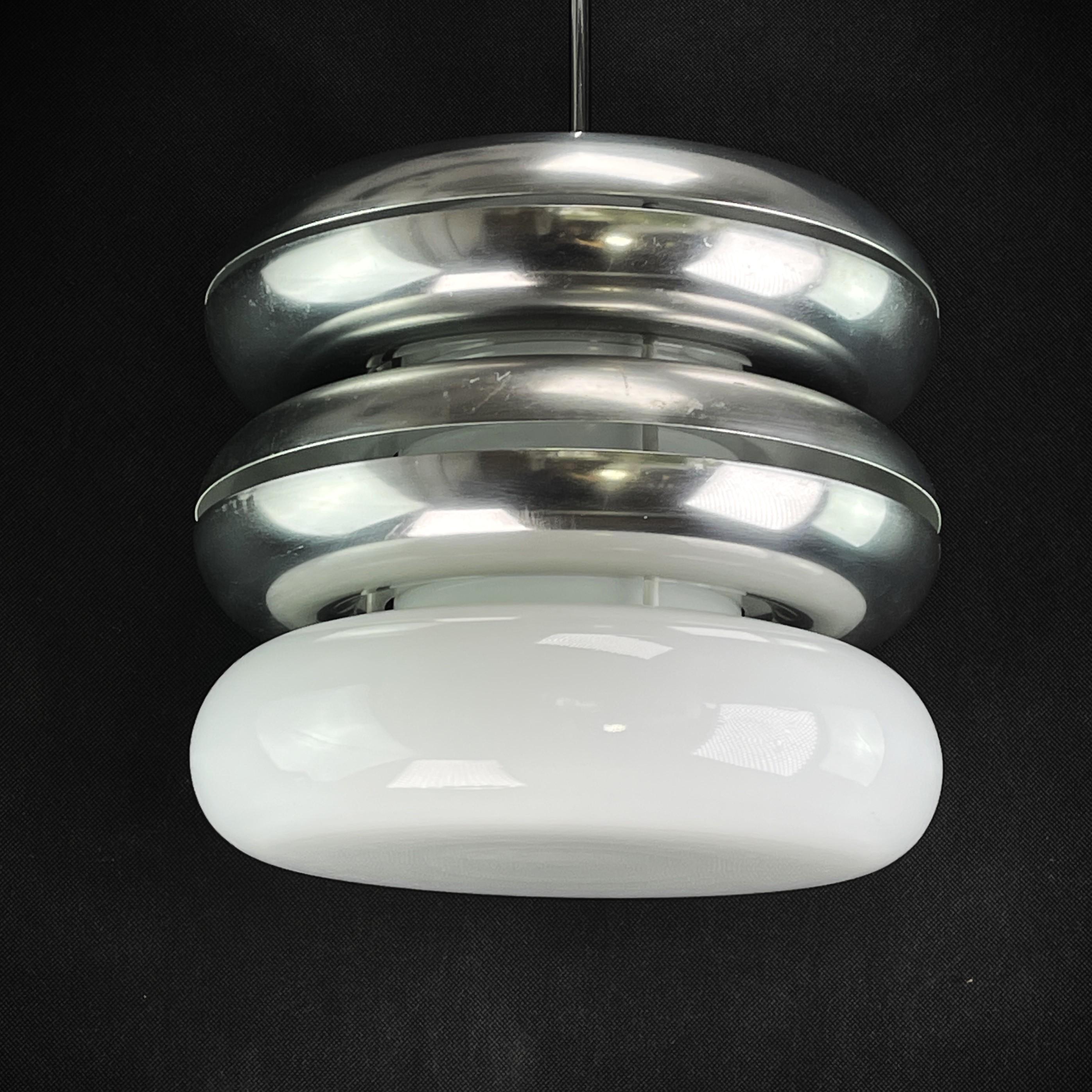 Doria ceiling lamp, model 6803

The designer lamp is a real classic from the 70s. The lounge lamp from Doria is an original and gives a pleasant light. 

Large Doria lamp is a stylish and elegant hanging lamp in the characteristic design of the 70s.
