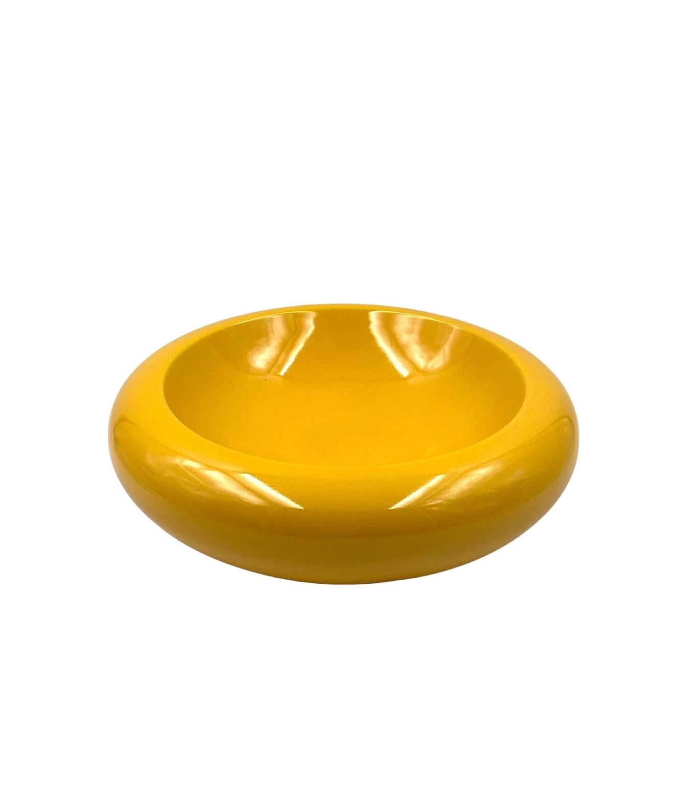 European Centre de table en céramique jaune de l'ère spatiale / vide poche, Sicart Italie 1970 en vente