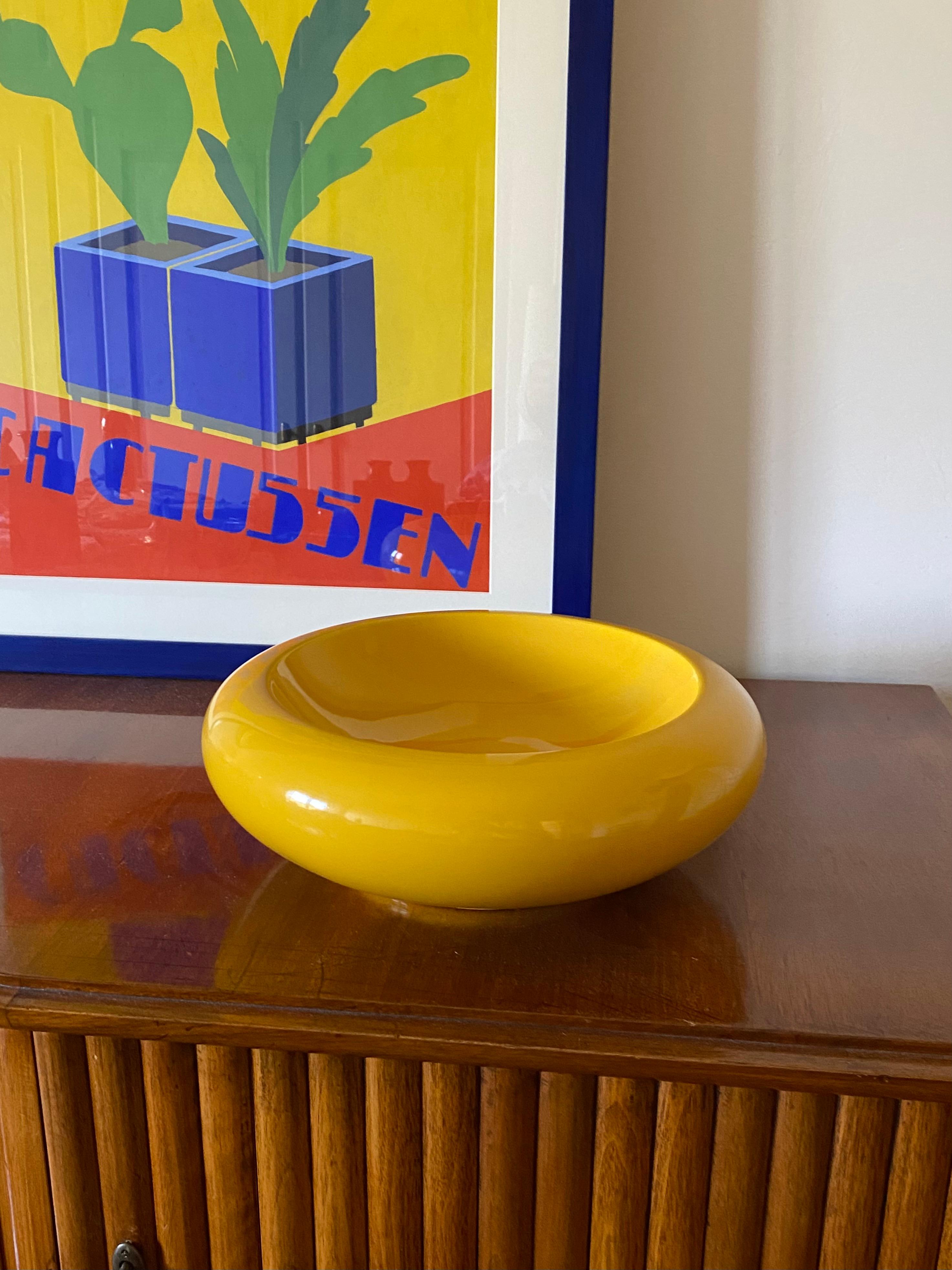 Céramique Centre de table en céramique jaune de l'ère spatiale / vide poche, Sicart Italie 1970 en vente